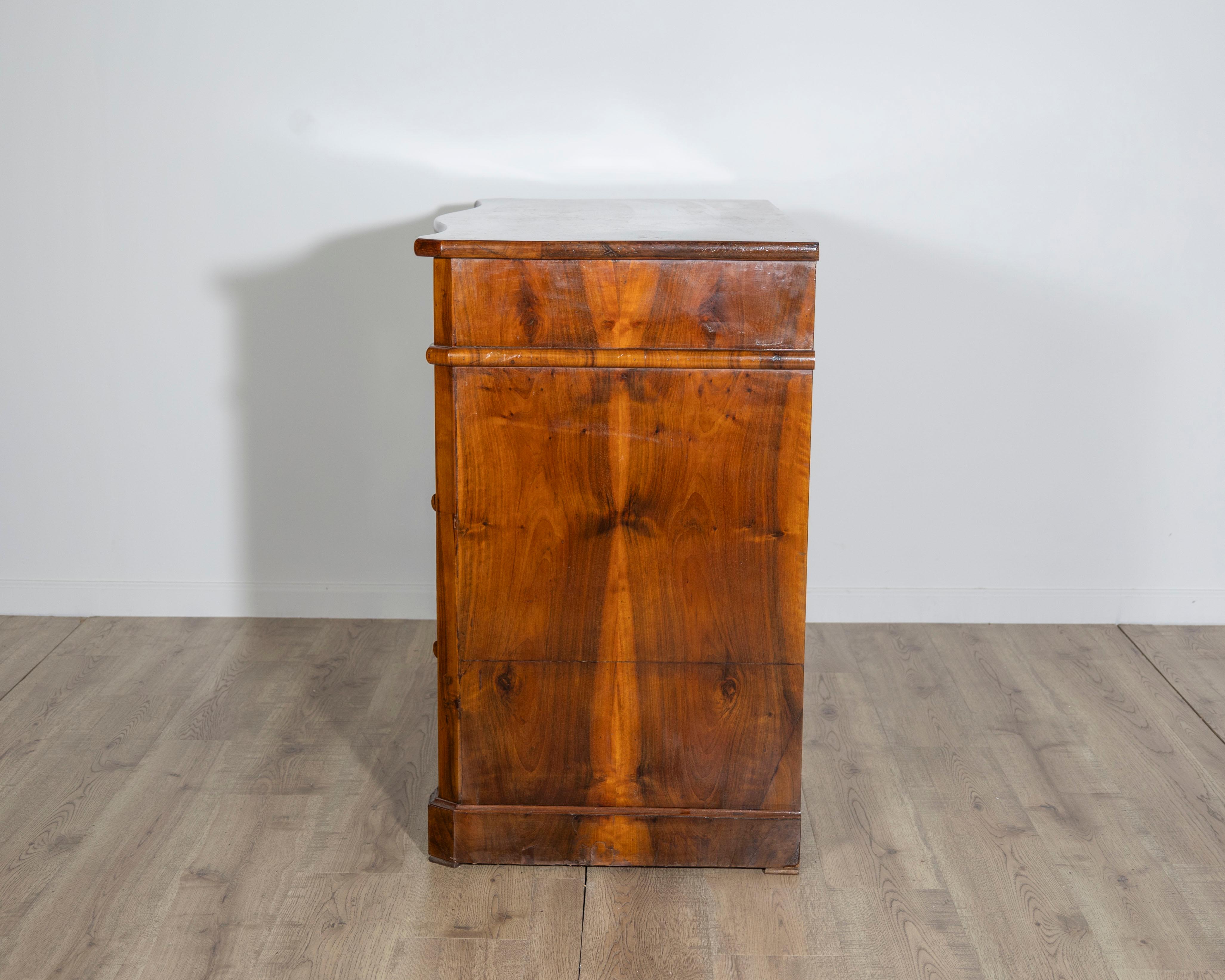 ON HOLD - Pair of 18th Century Italian Commodes For Sale 4
