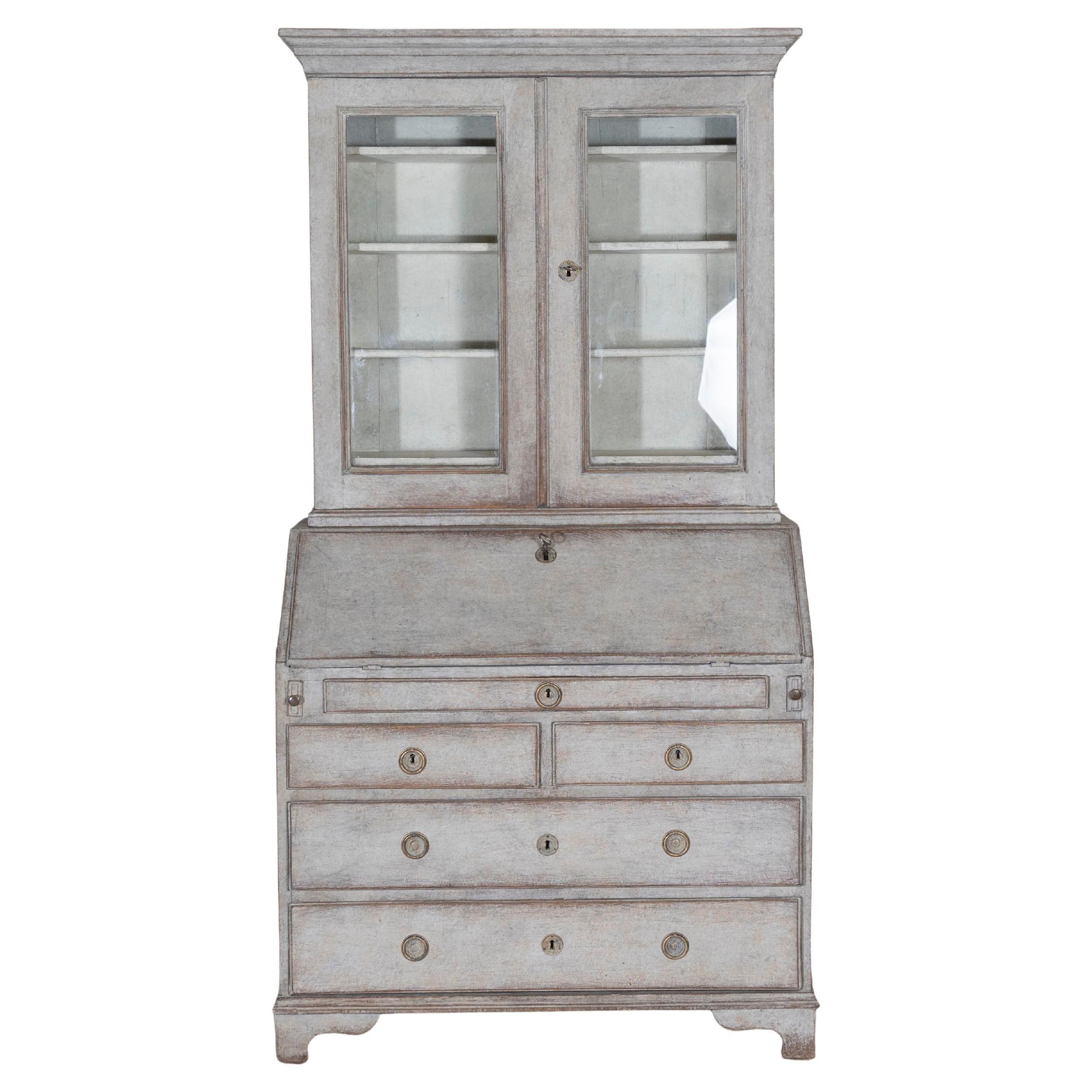 Credenza svedese del primo Ottocento dipinta in grigio con patina