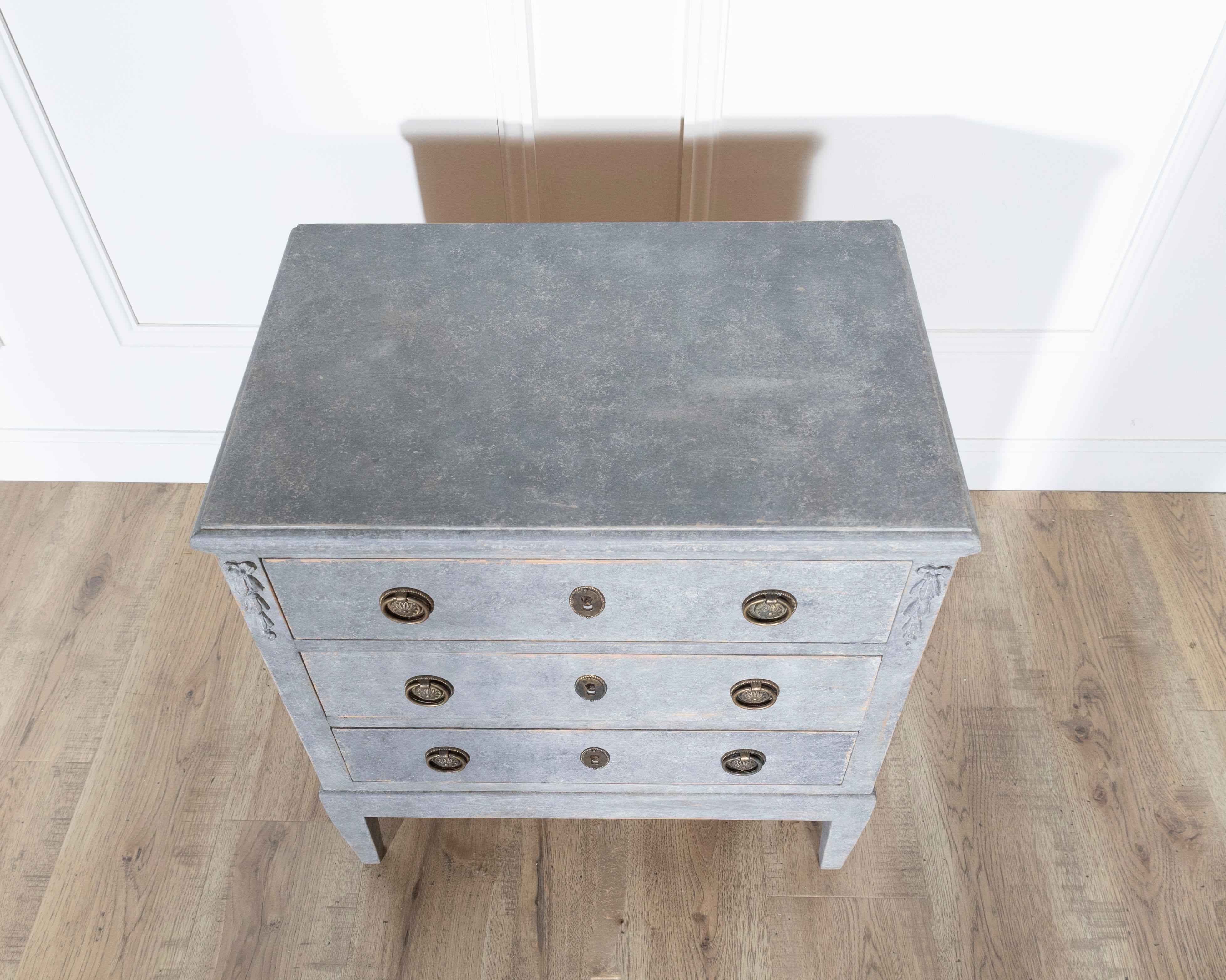 Svedese Cassettiera svedese dipinta in grigio-blu, 1920 circa in vendita