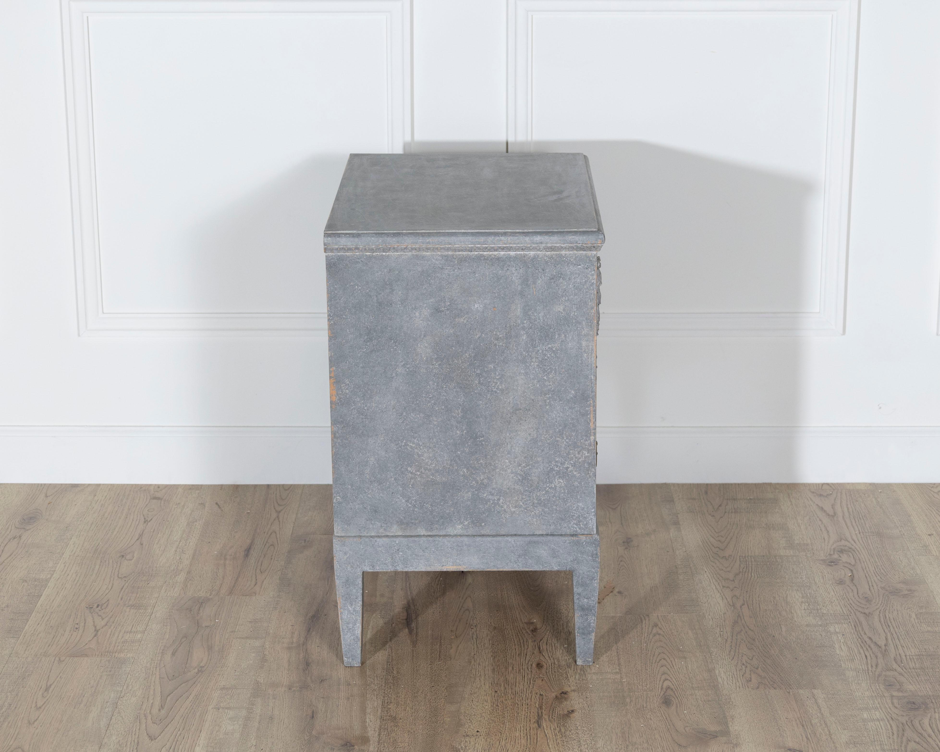 Pino Cassettiera svedese dipinta in grigio-blu, 1920 circa in vendita