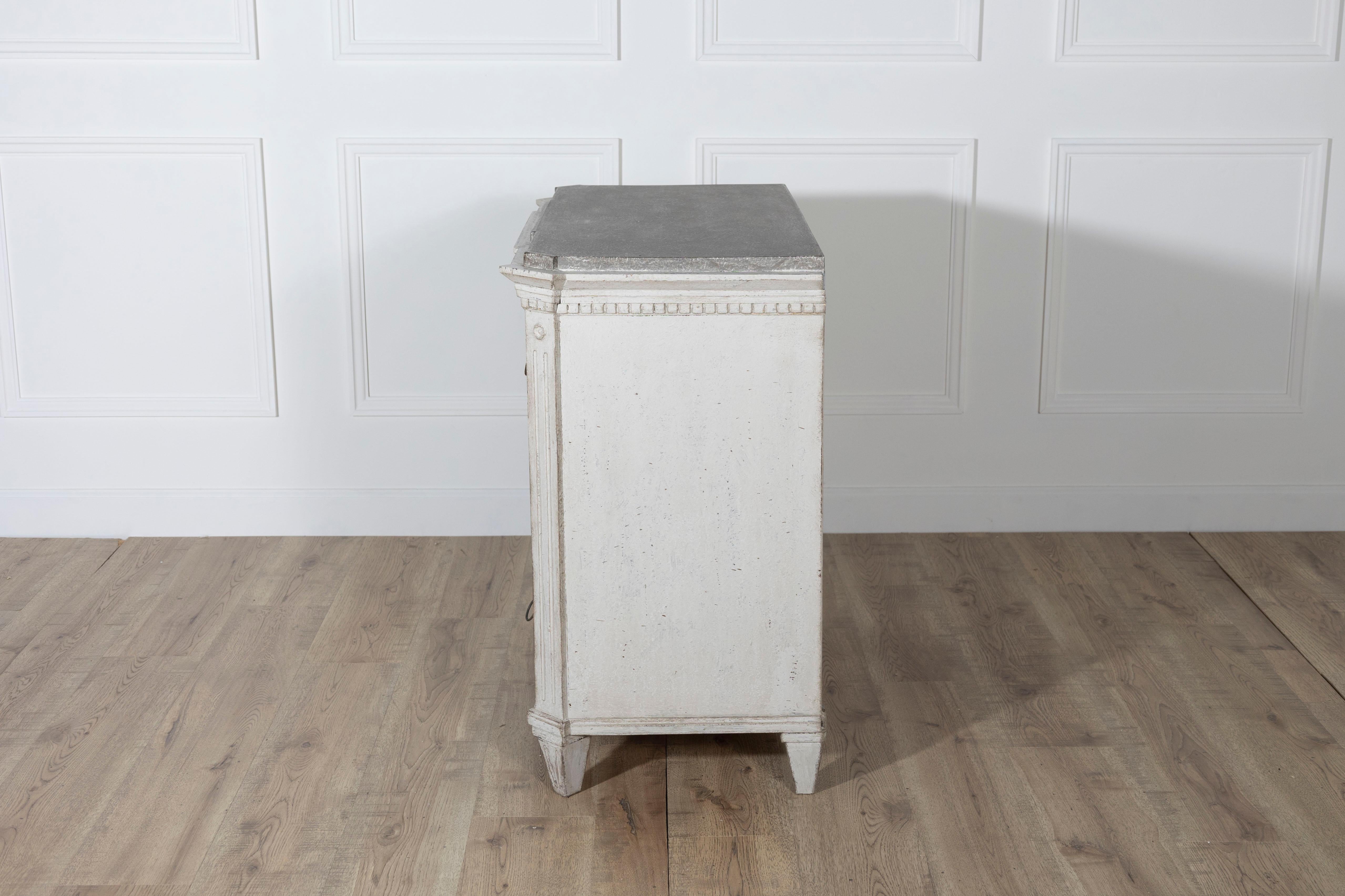 Swedish Gustavian Style Painted Chest of Drawers with Grey Top, circa 1880 For Sale 3