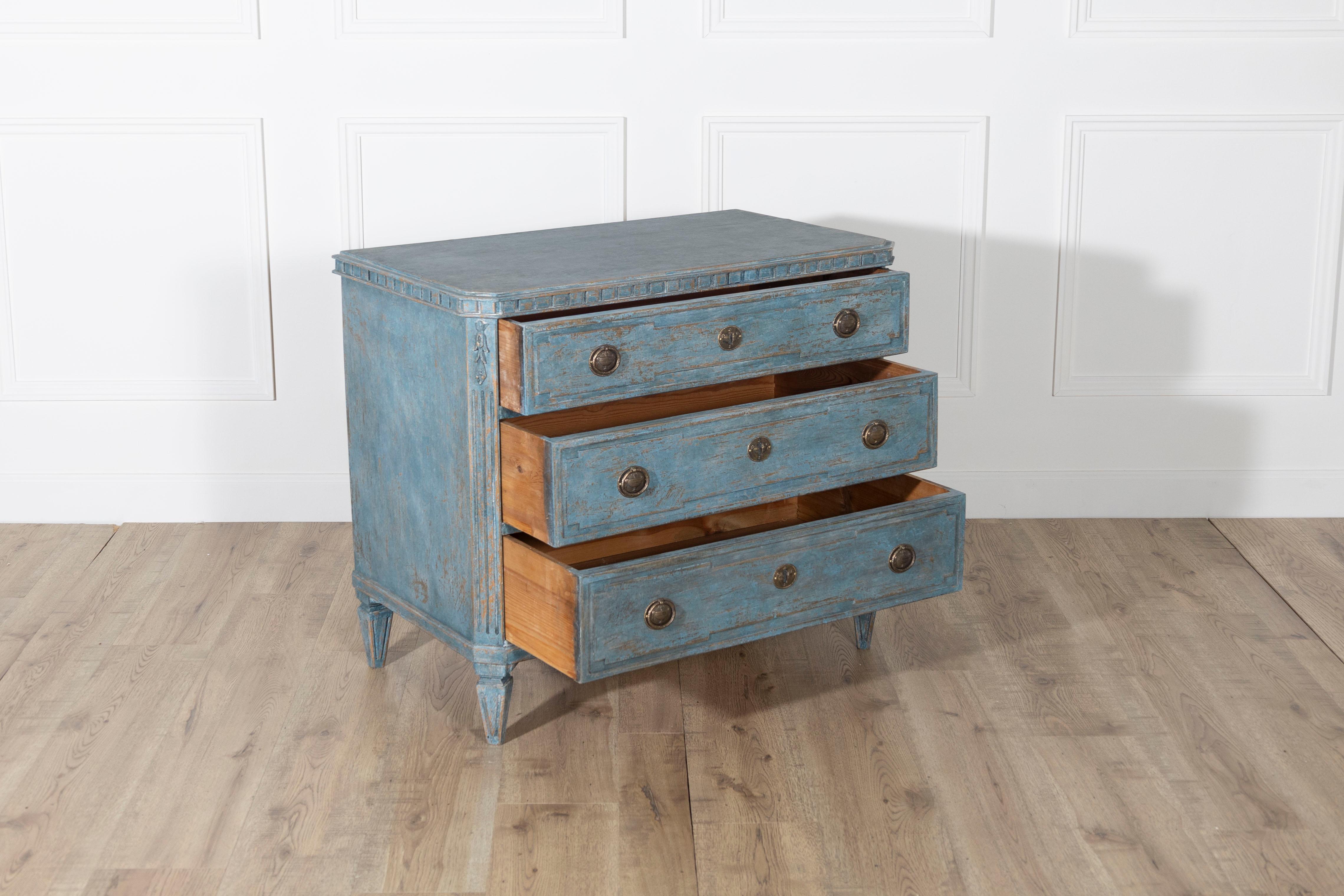 Wood Swedish Gustavian Style Chest of Drawers in Distressed Blue Paint, circa 1920 For Sale