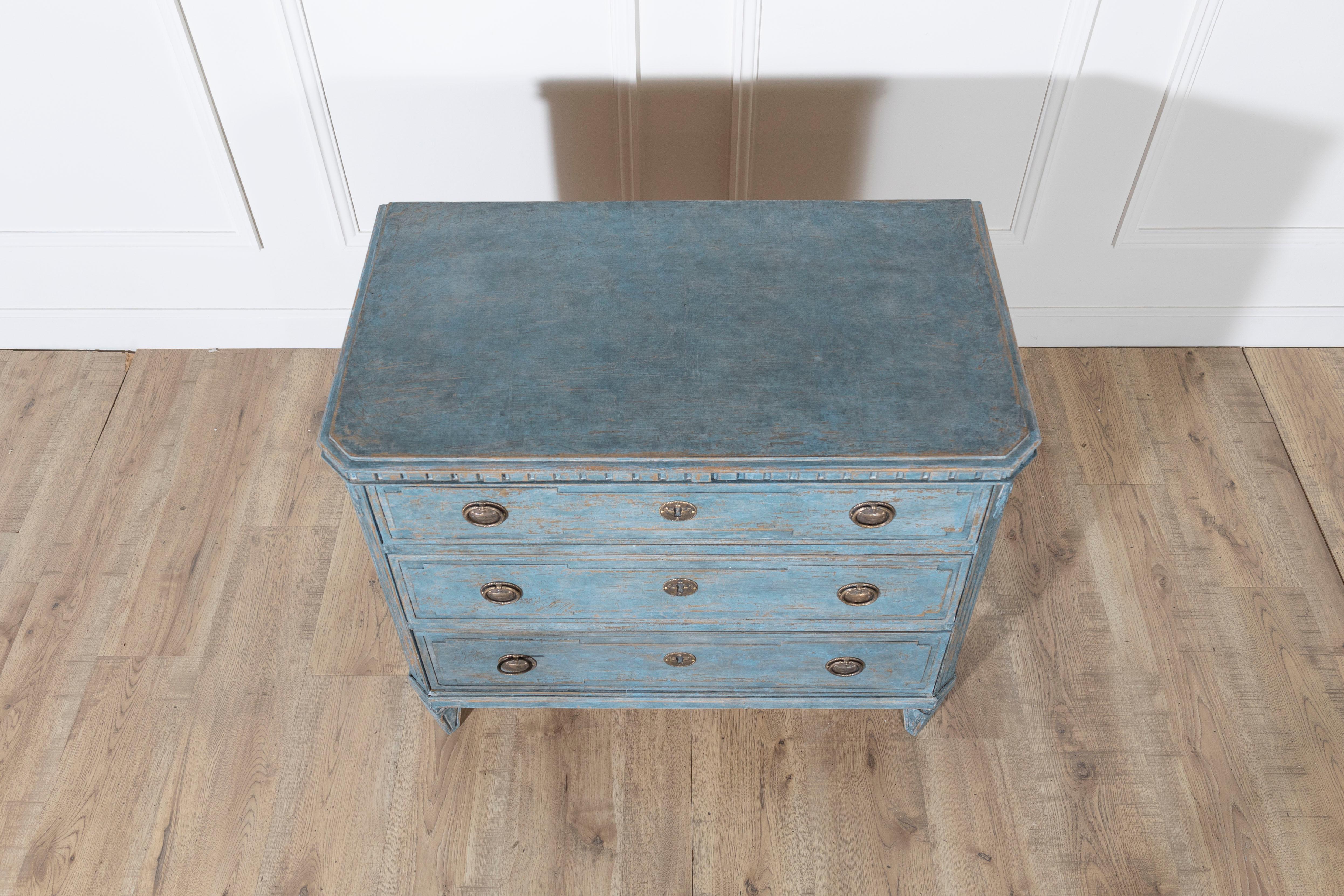 Painted Swedish Gustavian Style Chest of Drawers in Distressed Blue Paint, circa 1920 For Sale