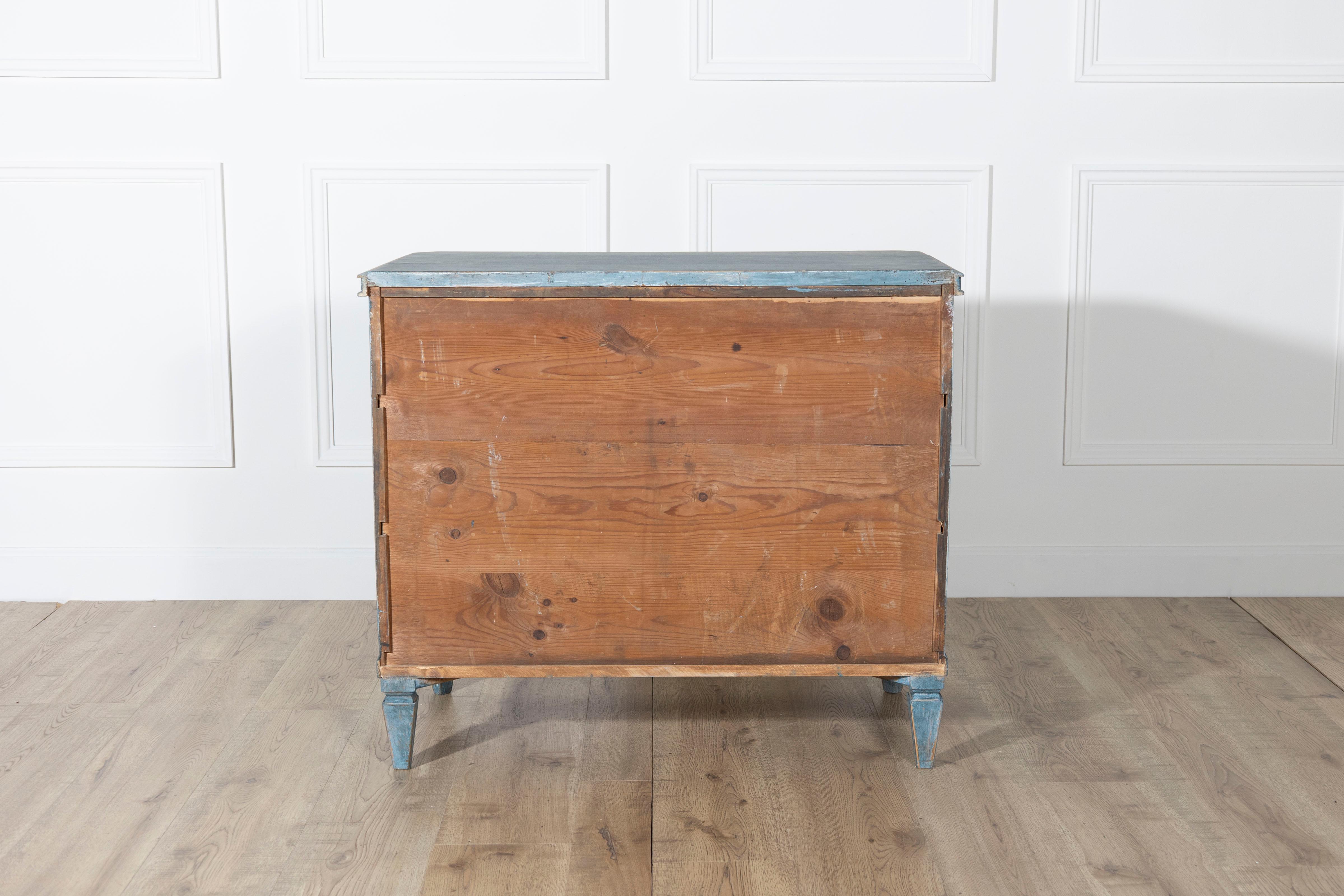 Swedish Gustavian Style Chest of Drawers in Distressed Blue Paint, circa 1920 For Sale 1