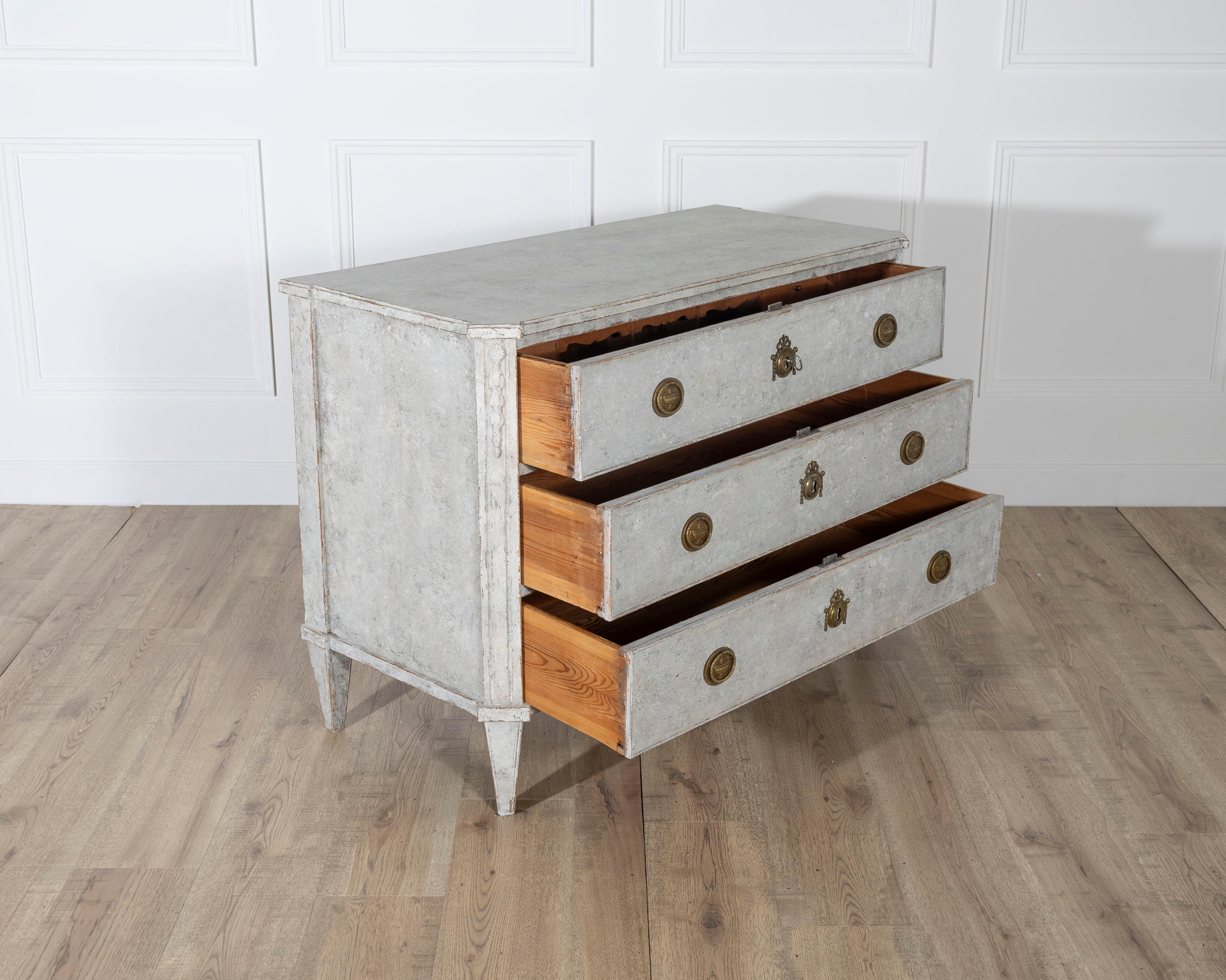 Pine Swedish Gustavian Chest of Drawers with Internal Dividers, circa 1800 For Sale