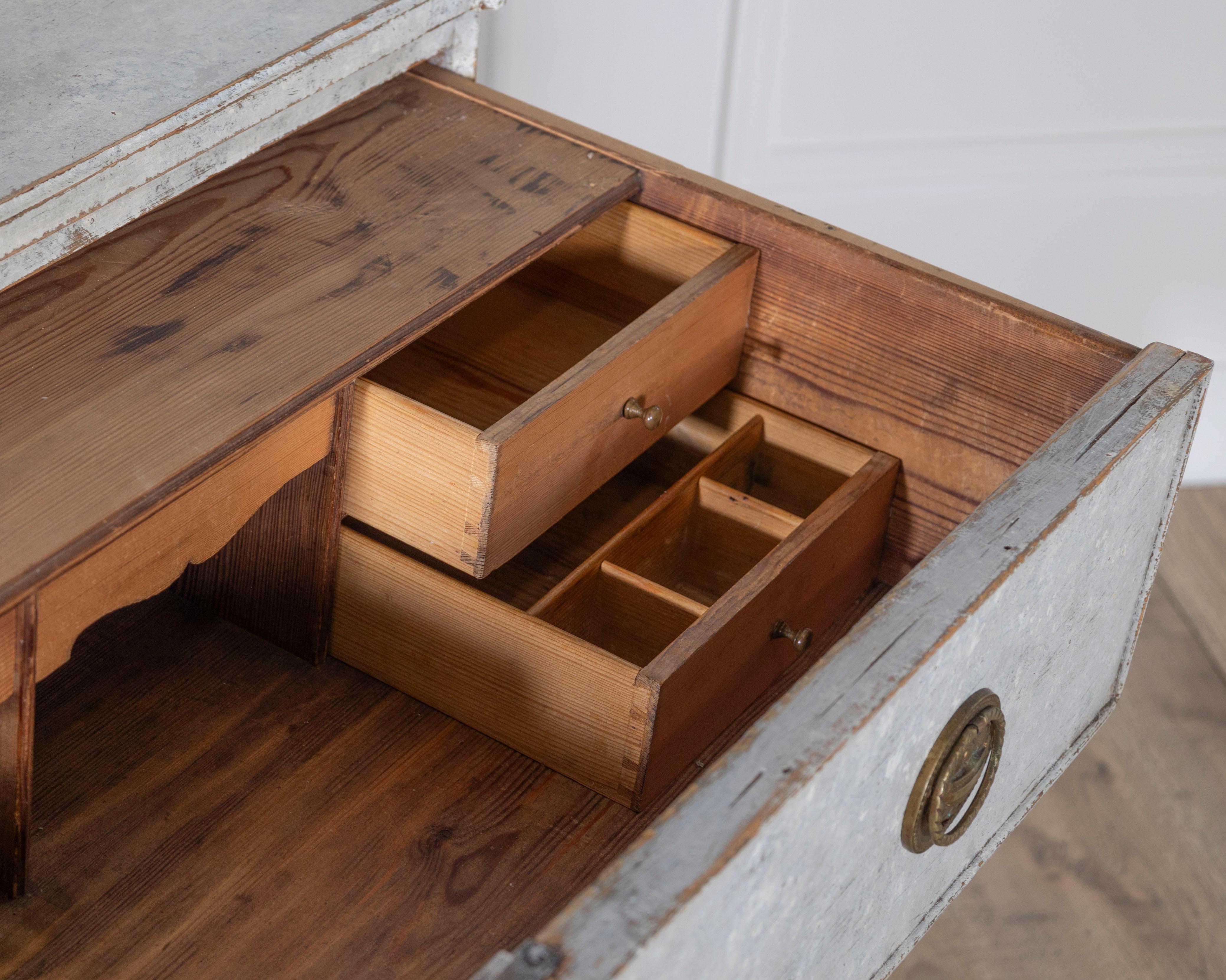 Swedish Gustavian Chest of Drawers with Internal Dividers, circa 1800 For Sale 2