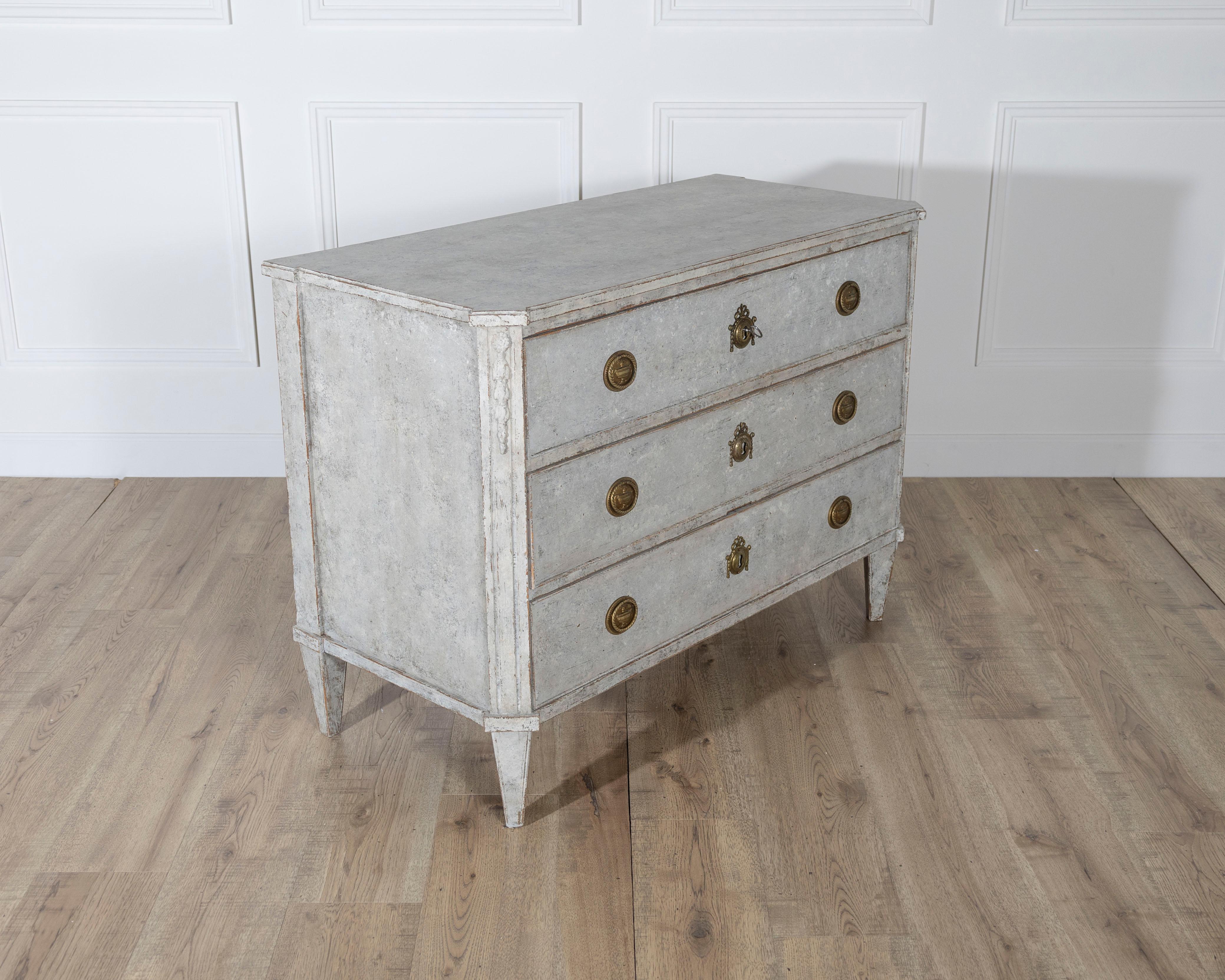 Swedish Gustavian Chest of Drawers with Internal Dividers, circa 1800 In Good Condition For Sale In Atlanta, GA