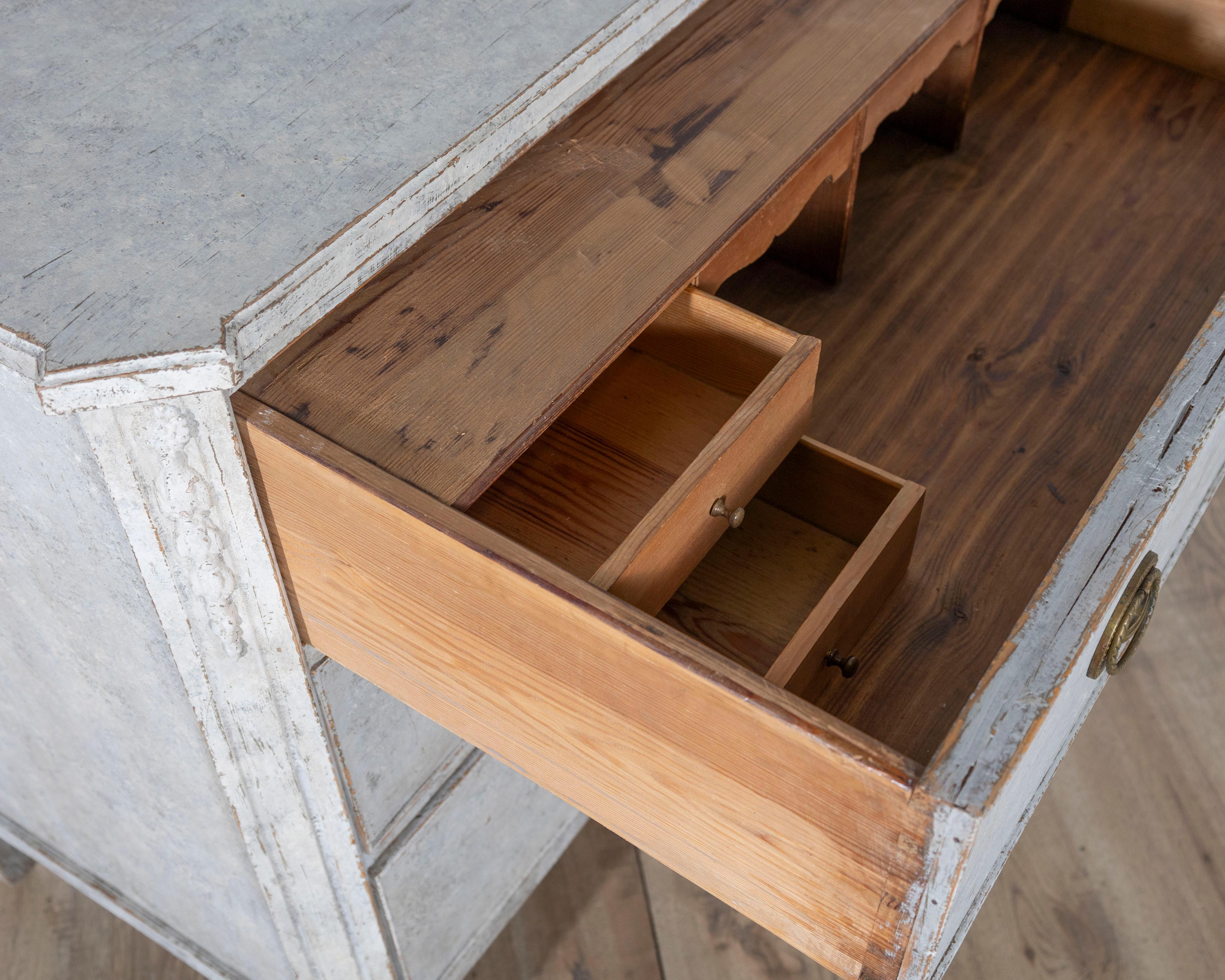 Swedish Gustavian Chest of Drawers with Internal Dividers, circa 1800 For Sale 1