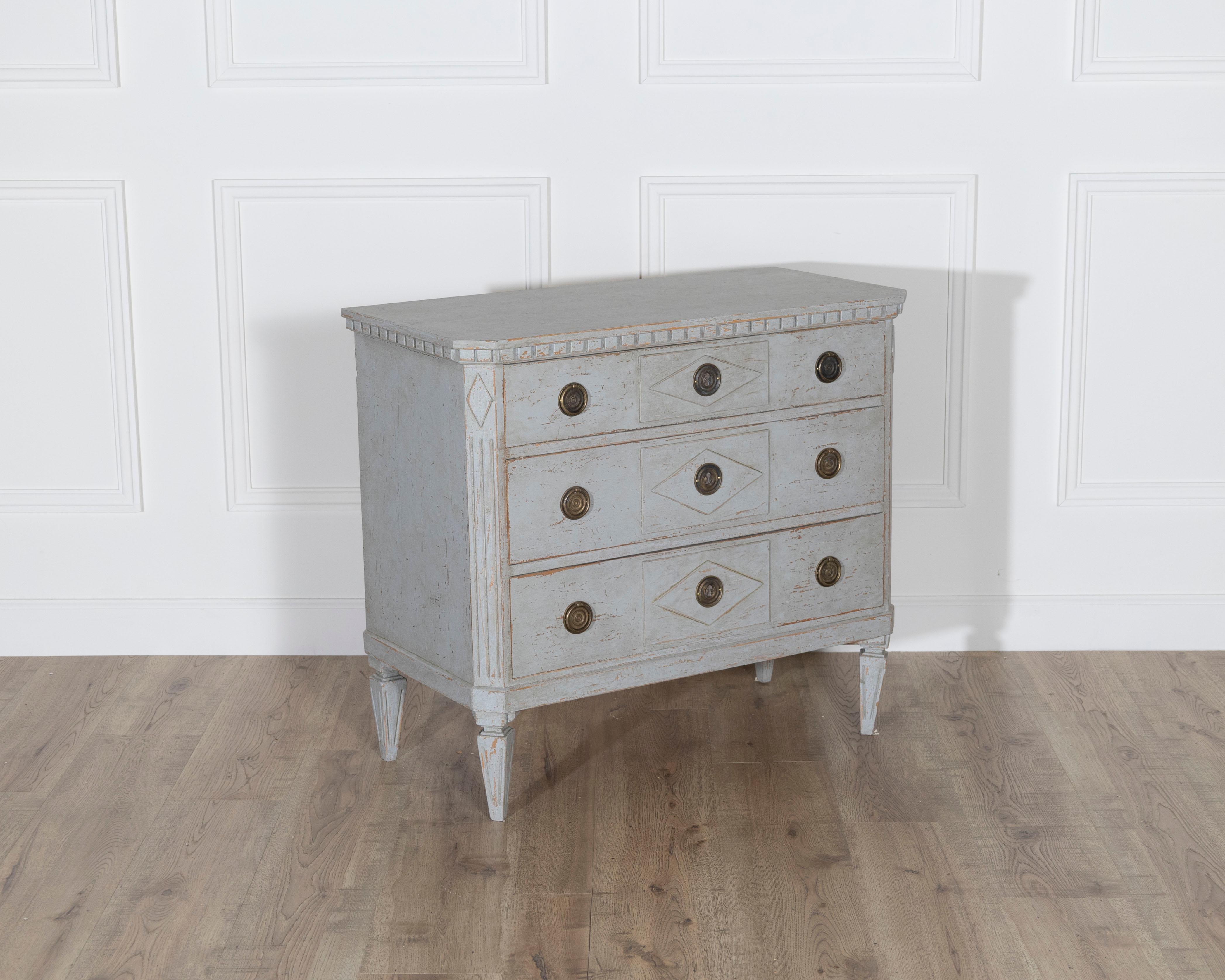 Pair of Swedish Gustavian Style Painted Chests with Carved Detail, circa 1920 For Sale 4