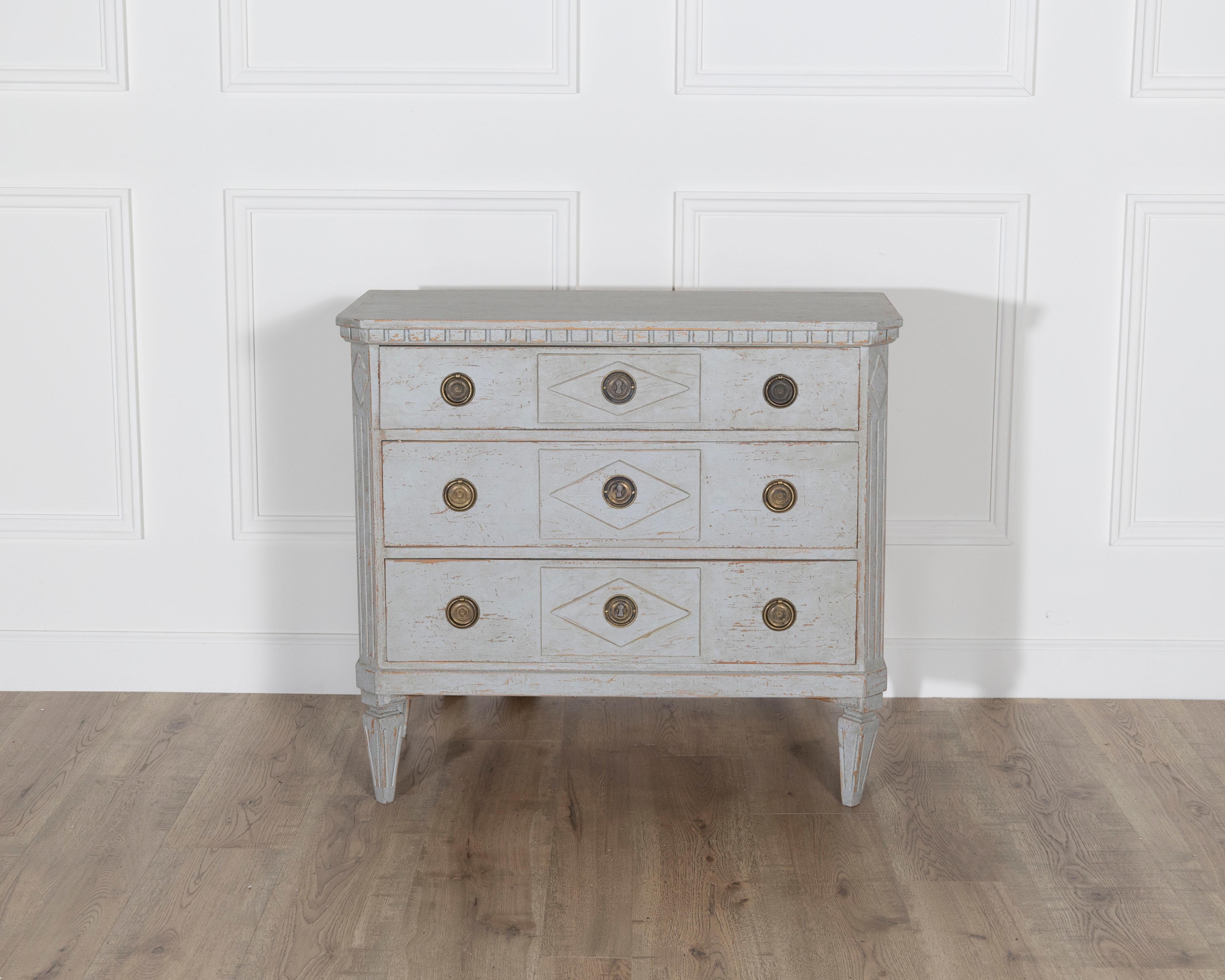 Pair of Swedish Gustavian Style Painted Chests with Carved Detail, circa 1920 For Sale 3