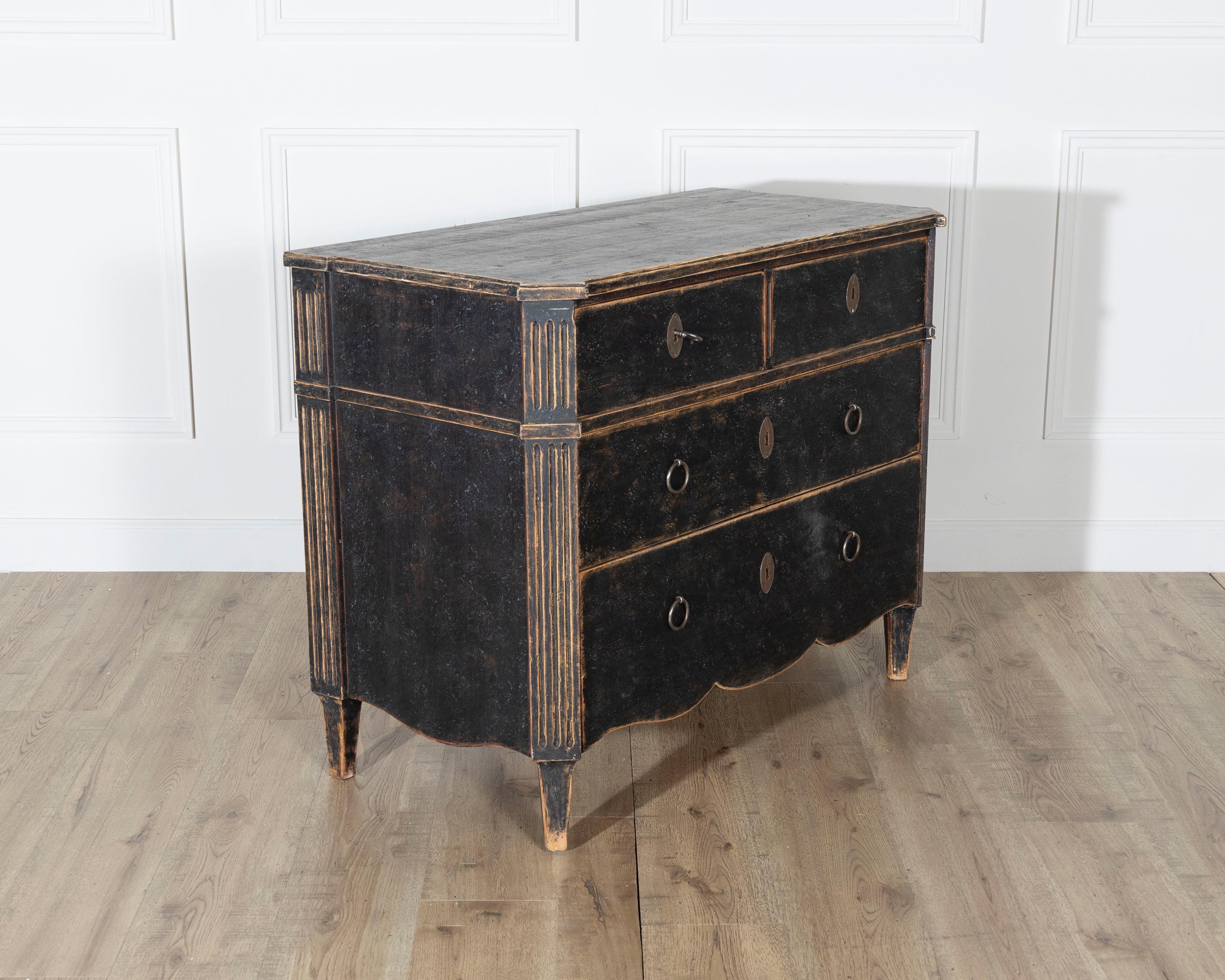 18th Century Gustavian Period Commode in Black Paint, circa 1780 In Good Condition For Sale In Atlanta, GA