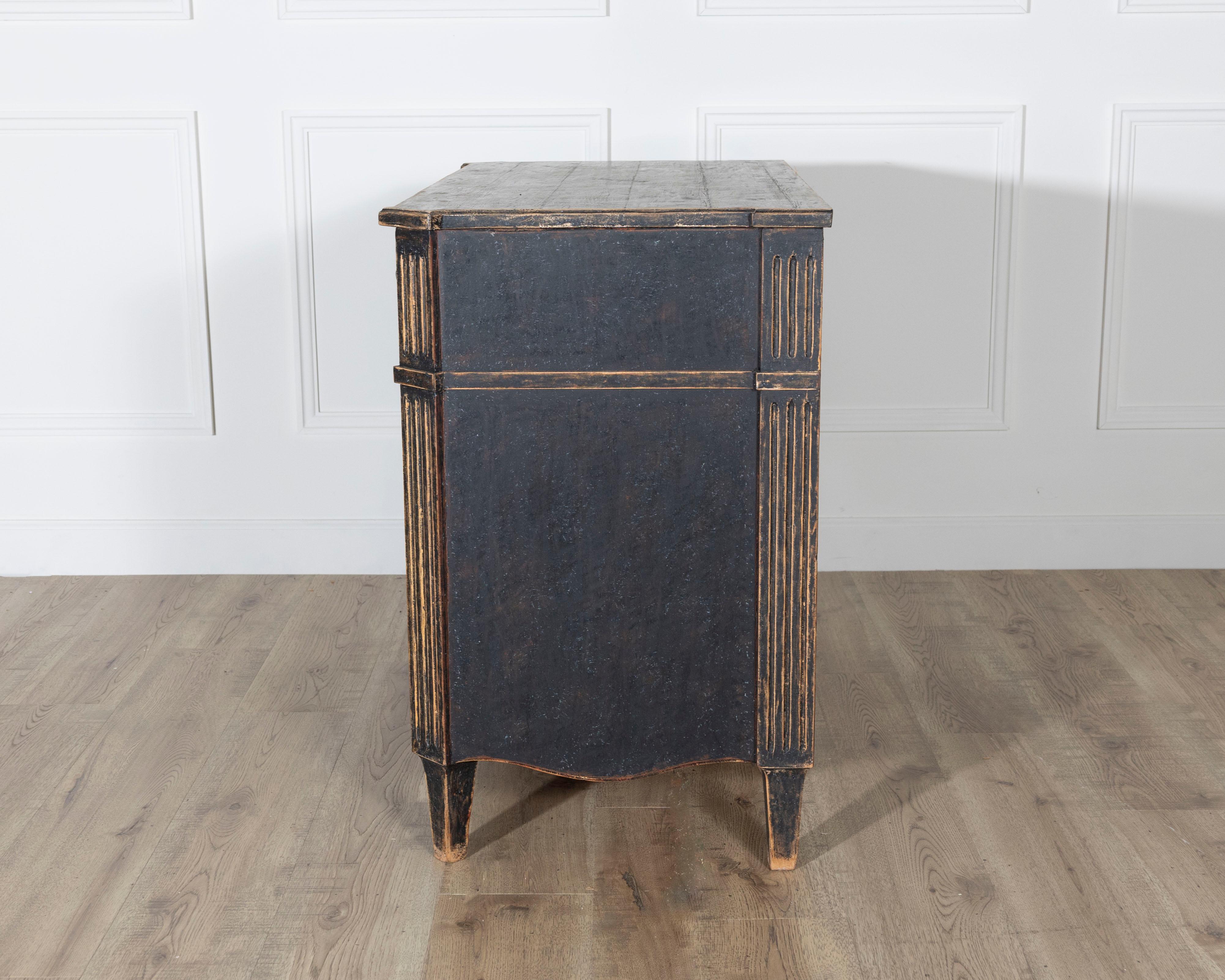 18th Century Gustavian Period Commode in Black Paint, circa 1780 For Sale 1