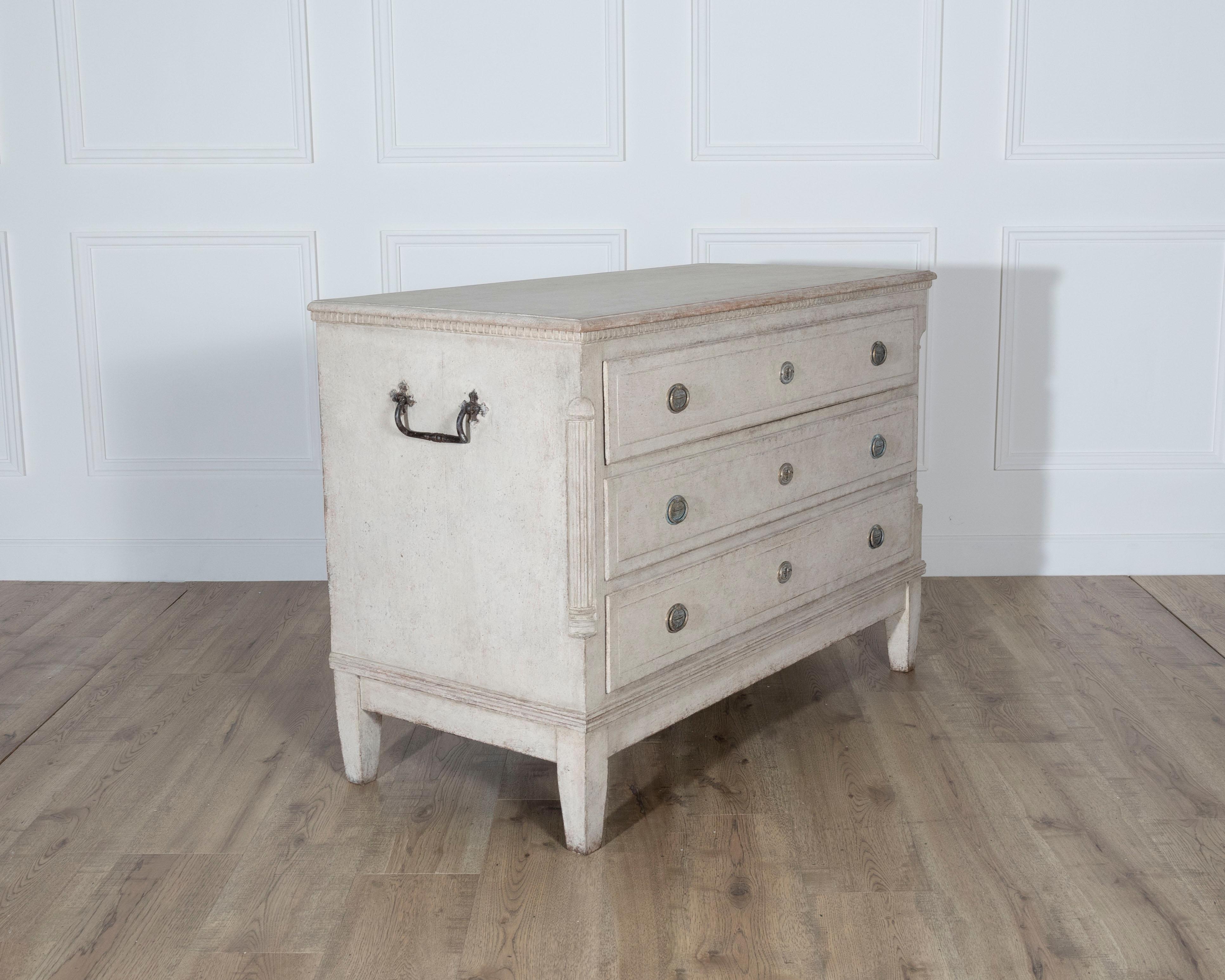 XIXe siècle Ancienne commode danoise en chêne et pin peints, vers le 19e siècle en vente