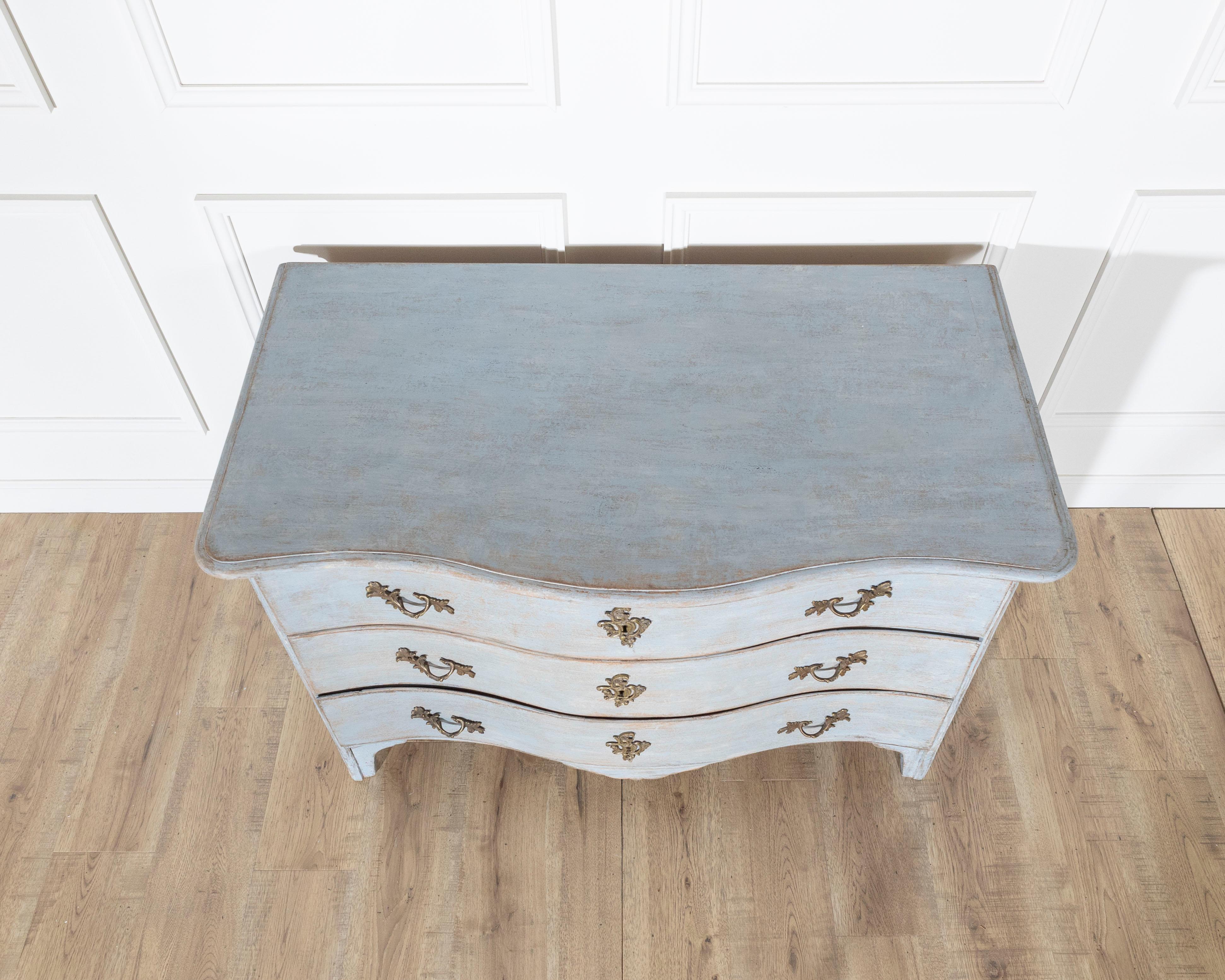 18th Century and Earlier Swedish Rococo Chest of Drawers with Original Hardware, circa 1760–1770 For Sale