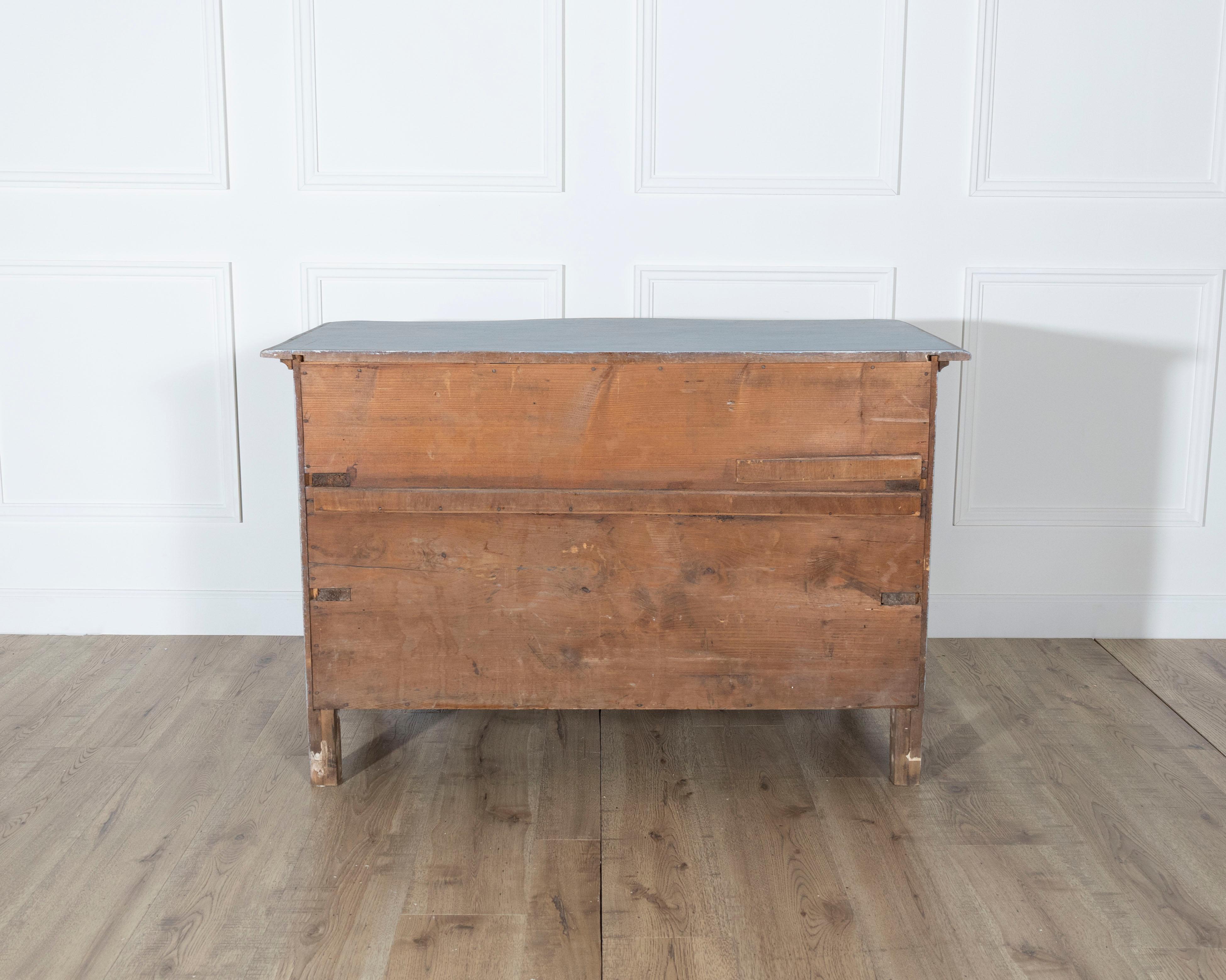 Swedish Rococo Chest of Drawers with Original Hardware, circa 1760–1770 For Sale 2