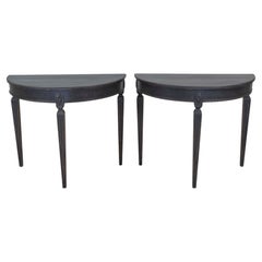 Paire de consoles demi-lune de style gustavien suédois