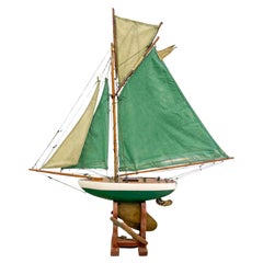 Yate de estanque inglés del siglo XX, tipo «gaff cutter», de madera tallada
