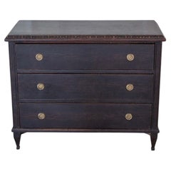Comò svedese del XIX secolo in stile gustaviano, verniciato di nero, risalente al 1870 circa–