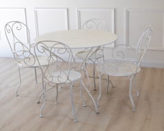 Ensemble de mobilier de jardin en fer forgé du XXe siècle
