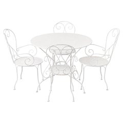 Ensemble de mobilier de jardin en fer forgé du XXe siècle
