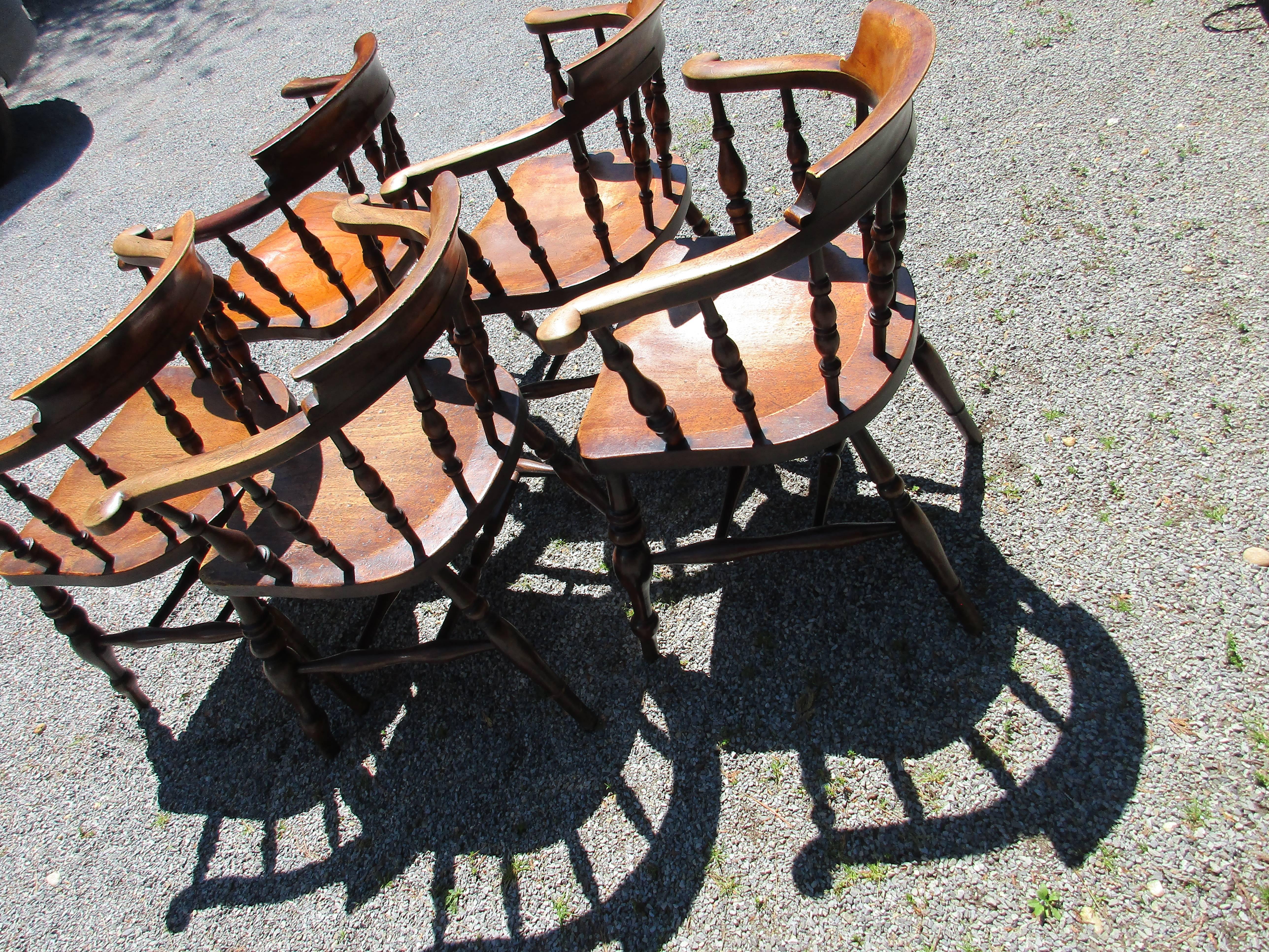 Antique Set of Five English Elmwood Windsor Chairs In Good Condition In Water Mill, NY