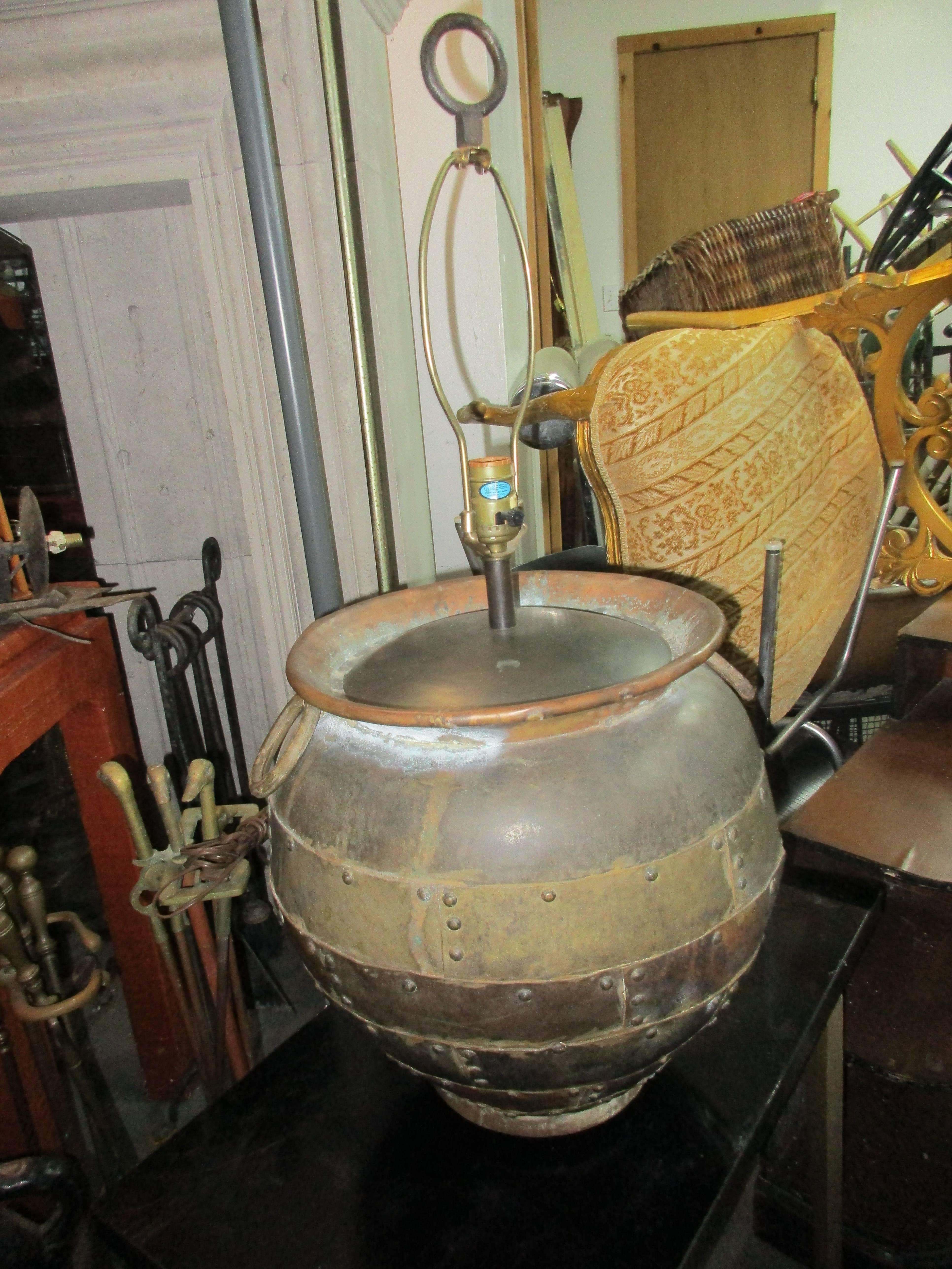 Américain Lampe massive en laiton Chapman Vintage en vente