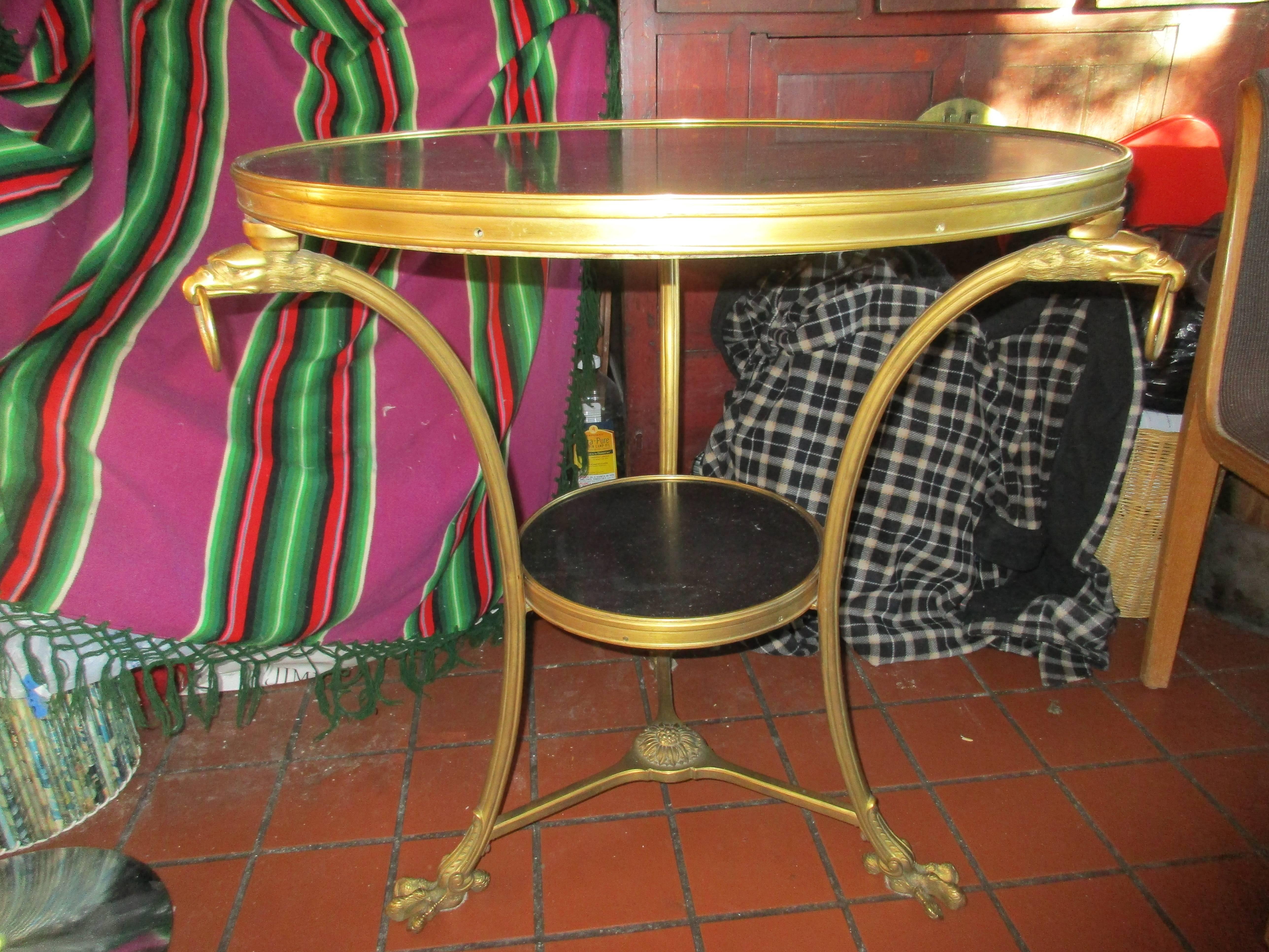 Table de Gueridon en bronze doré et marbre français  en vente 2