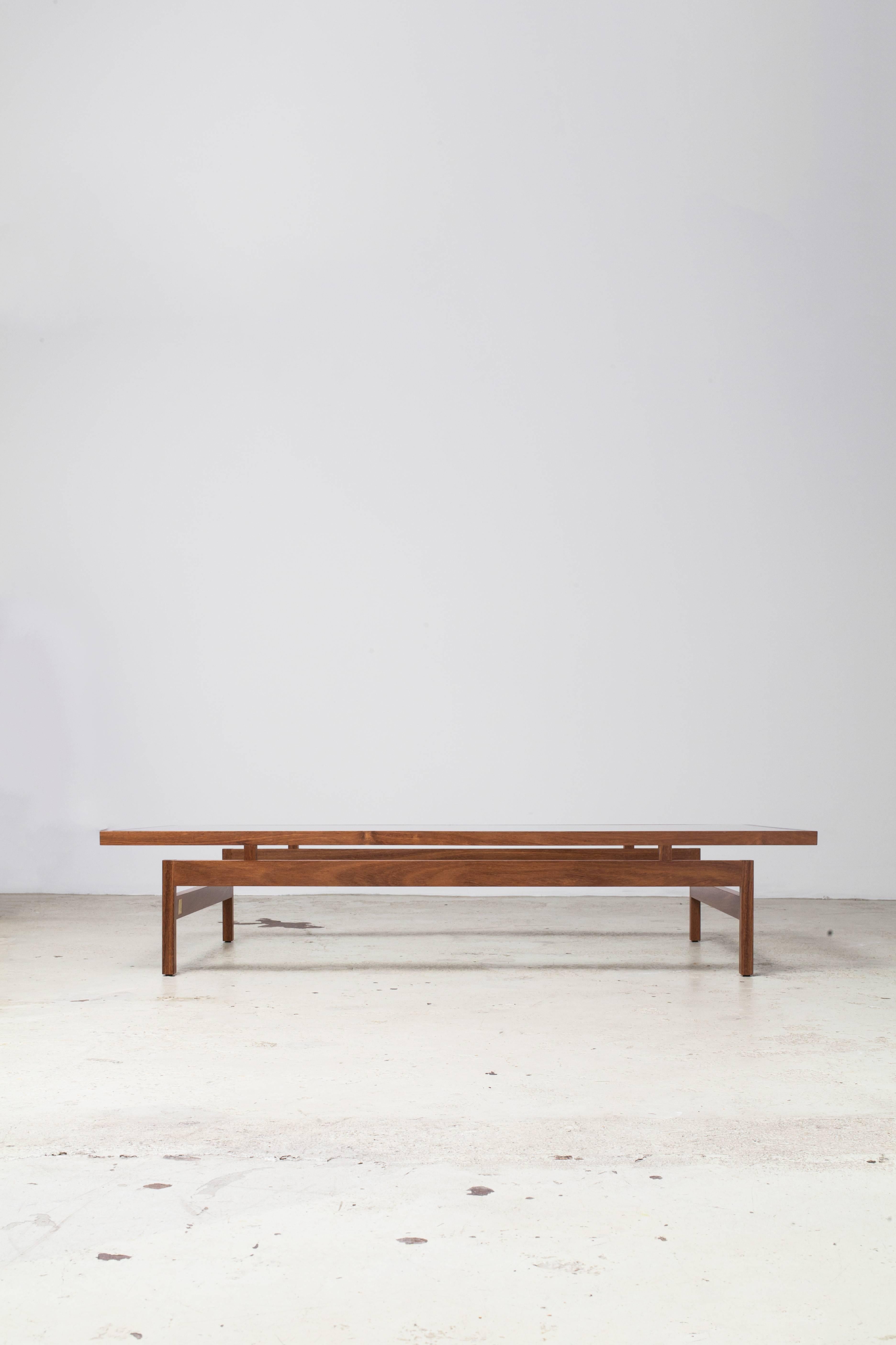 Duas Cores Coffee Table by Branco & Preto In Excellent Condition For Sale In New York, NY