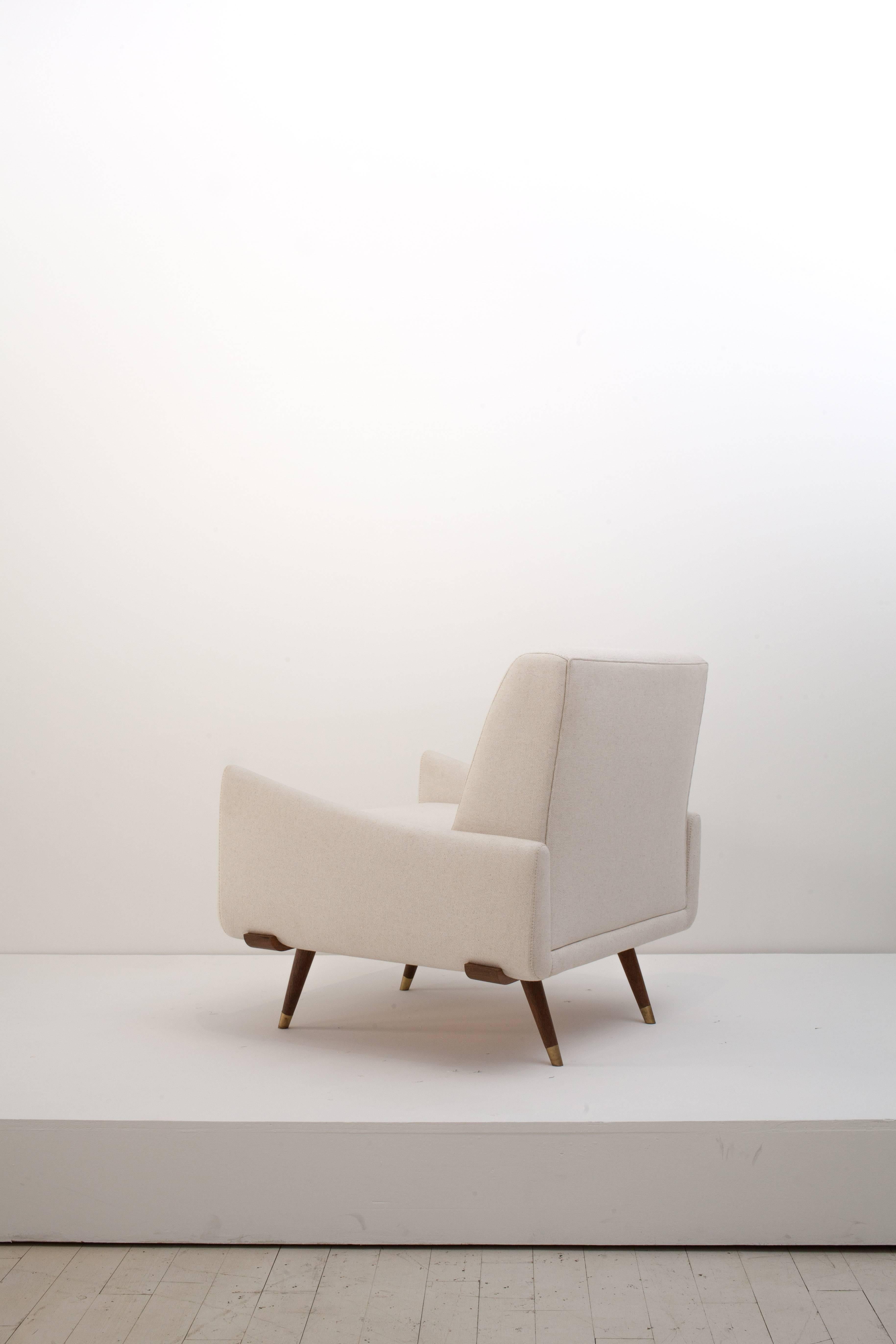 PO-801 Armchair by Jorge Zalszupin In Excellent Condition For Sale In New York, NY