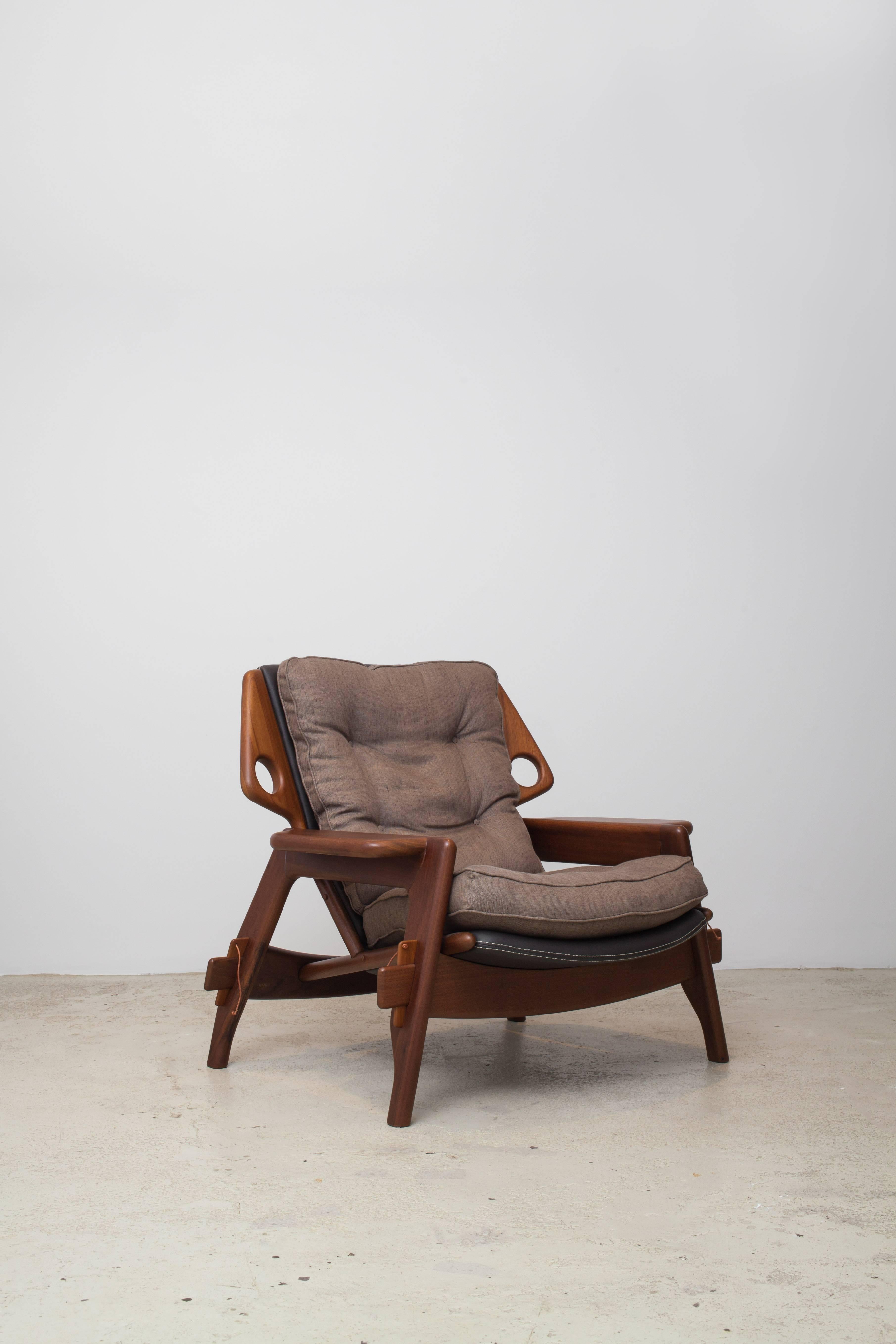 The last piece Sergio Rodrigues designed, the Benjamin armchair, named after his grandson, features aspects of Rodrigues’ past iconic pieces (Mole, Diz, Kilin...), serving as a capsule design representing the trajectory of his oeuvre. Launched for