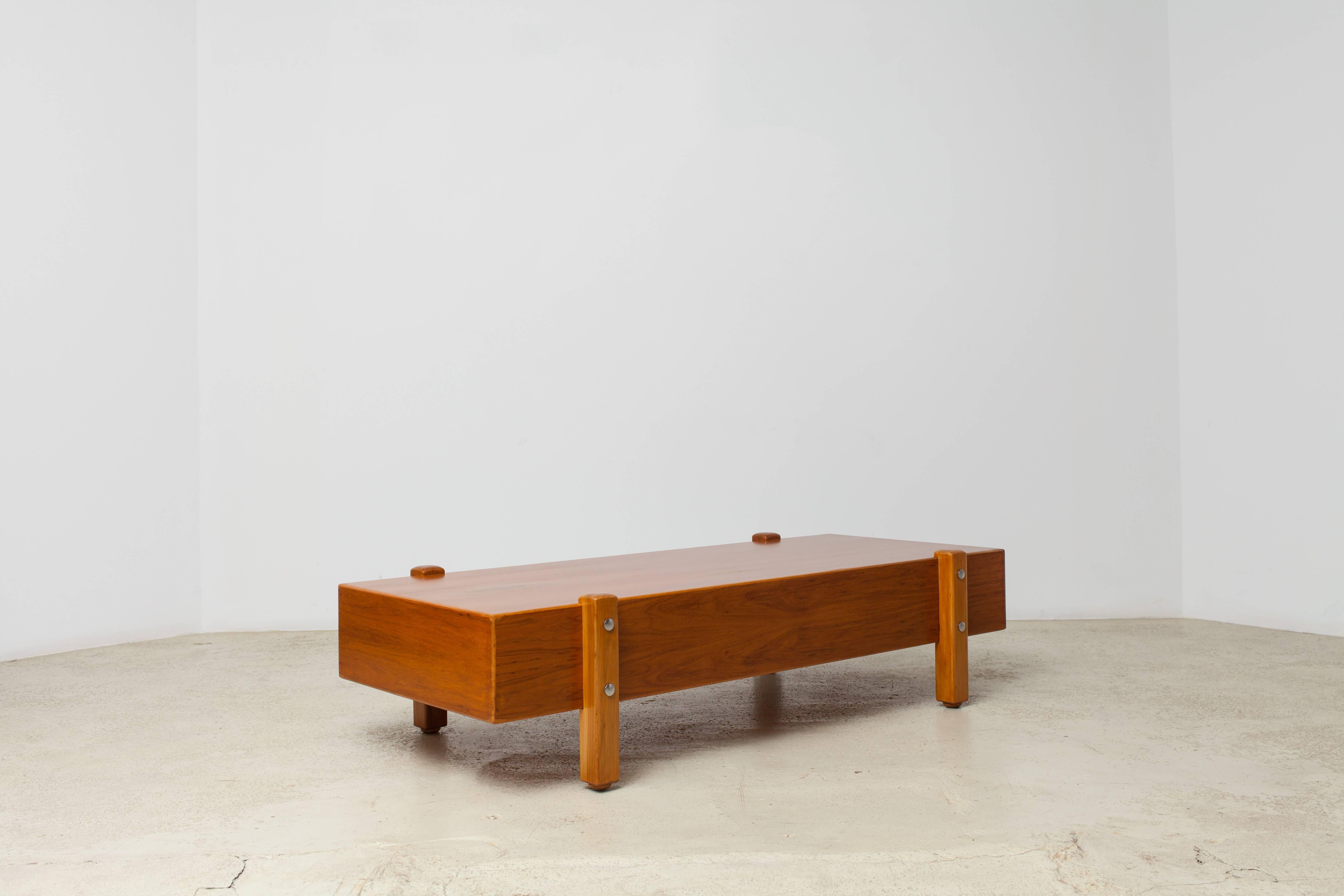A rare vintage coffee table by master Sergio Rodrigues.
Caviúna wood veneer, solid wood legs, chromed buttons.
Can also be used as a coffee table.