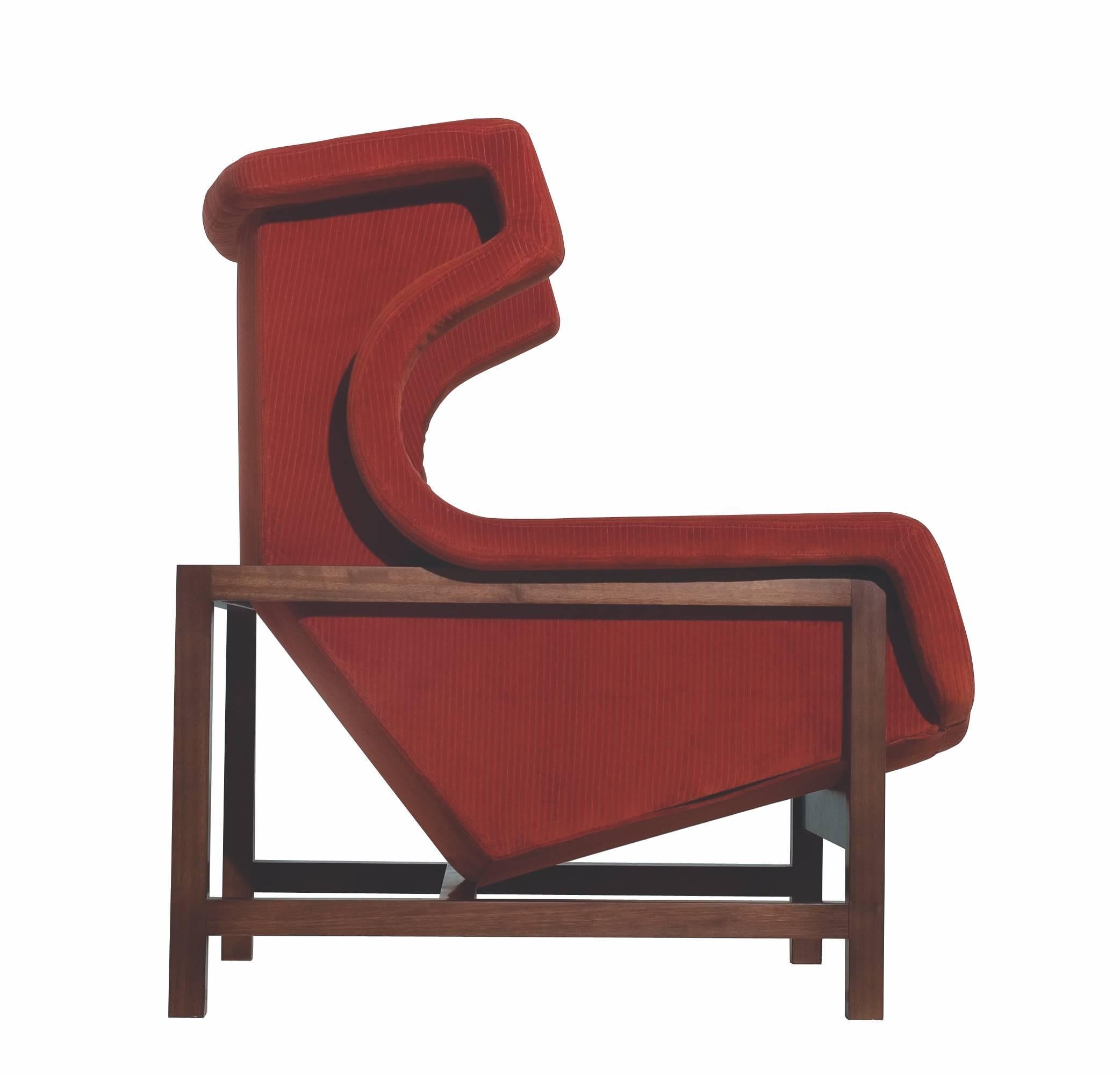 Voltaire Armchair by Sergio Rodrigues In Excellent Condition For Sale In New York, NY