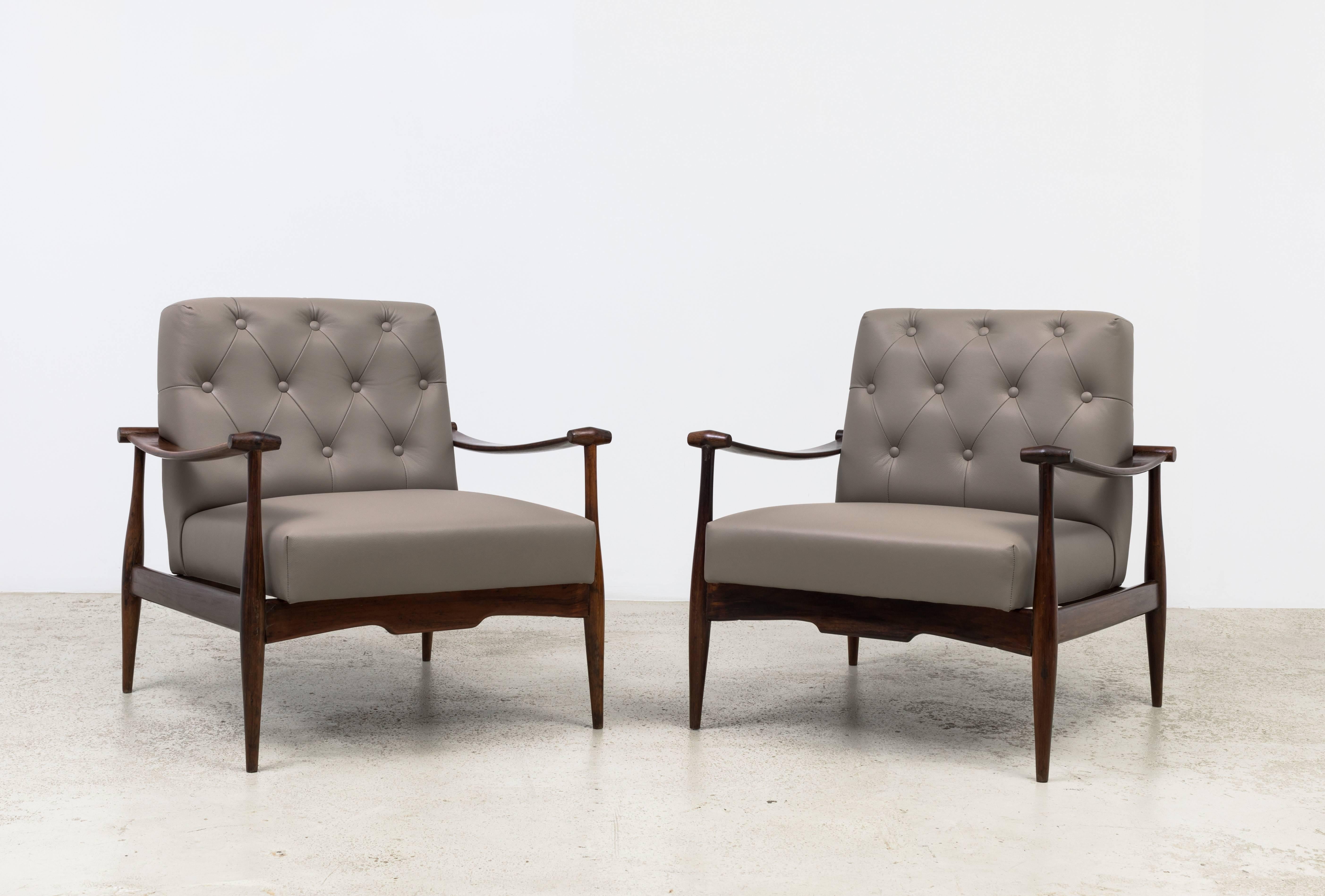 Pair of vintage armchairs designed by 'Liceu de Artes e Ofícios' in the 1950s.
Made of jacaranda wood and leather upholstery.
