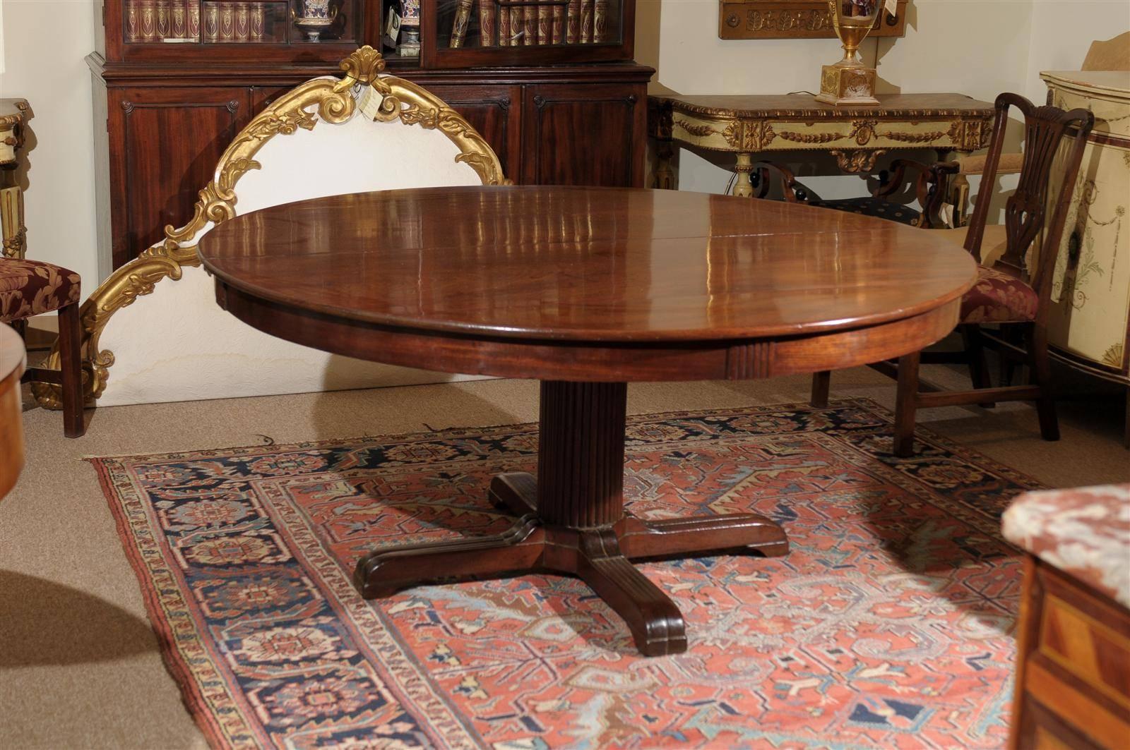 Italian 19th Century Neoclassical Style Mahogany Center Dining Table with Pedestal Base