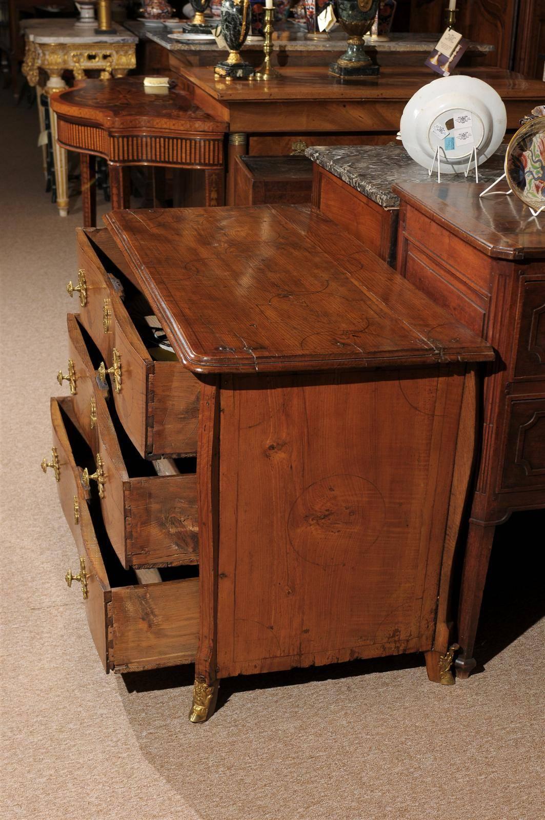 18th Century Swedish Oak Commode with Serpentine Front and Inlaid Designs For Sale 5