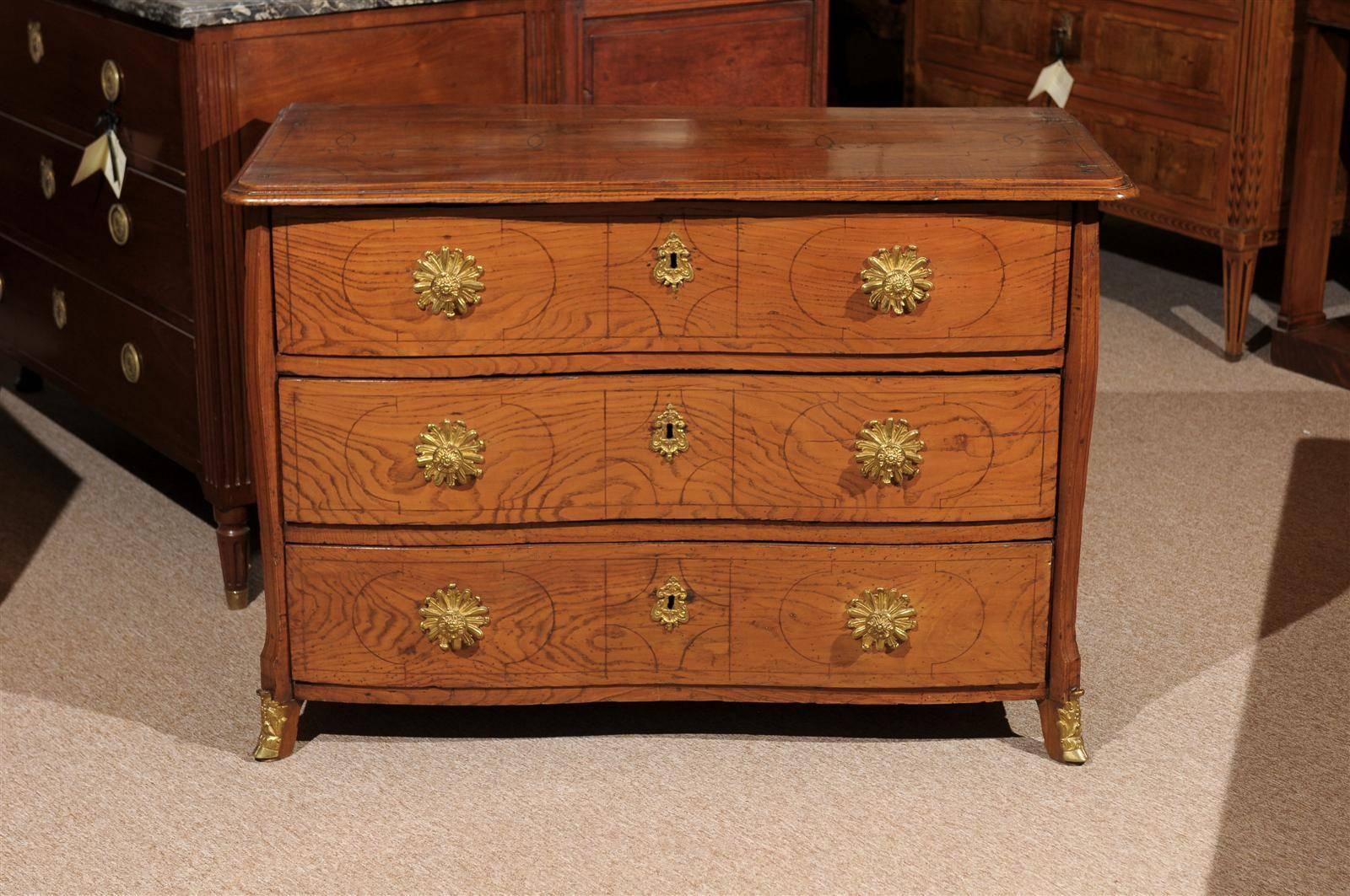 18th Century Swedish Oak Commode with Serpentine Front and Inlaid Designs For Sale 4