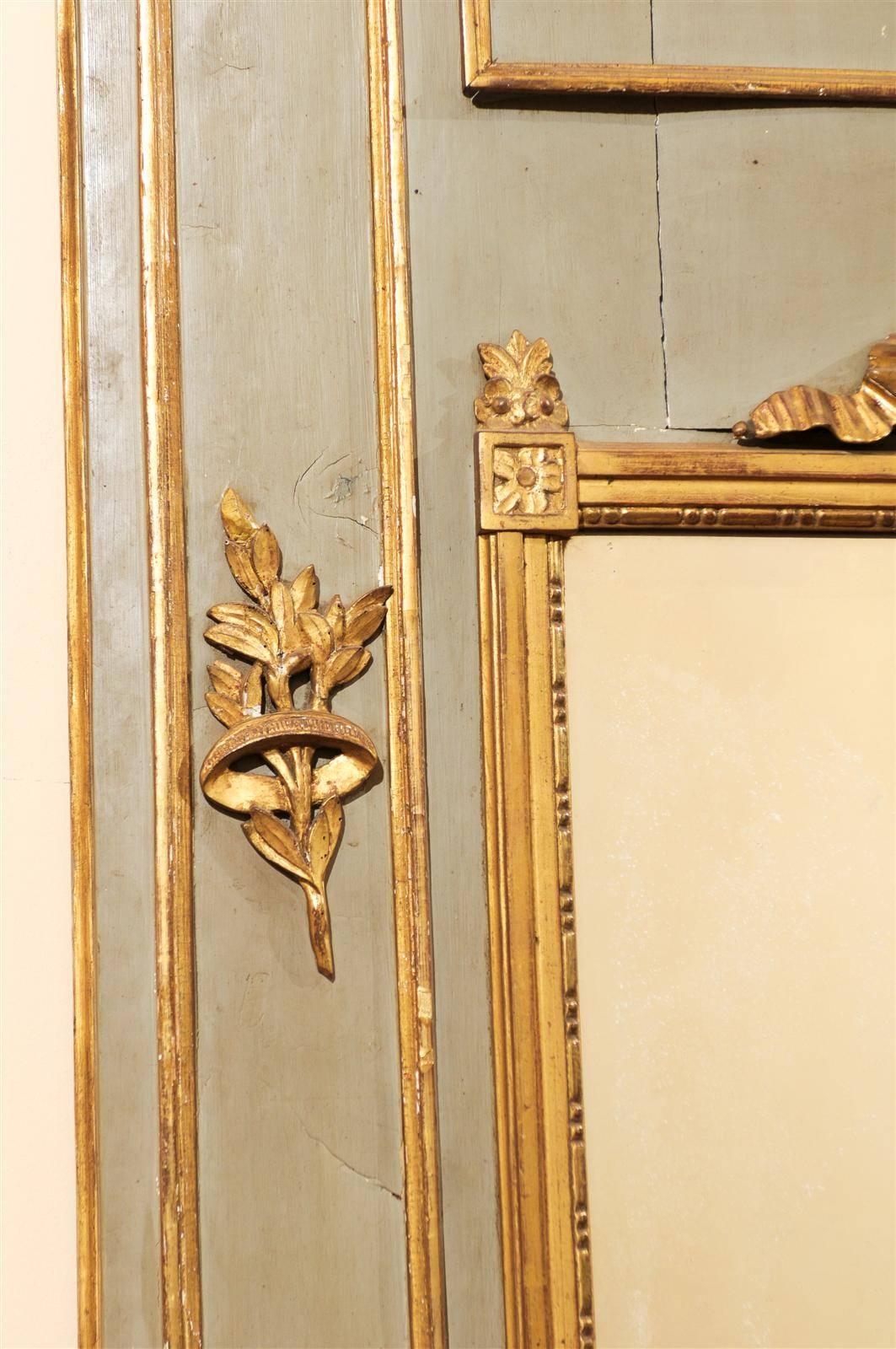 Louis XVI Period Painted & Parcel-Gilt Trumeau Mirror with Neoclassical Carvings In Excellent Condition In Atlanta, GA