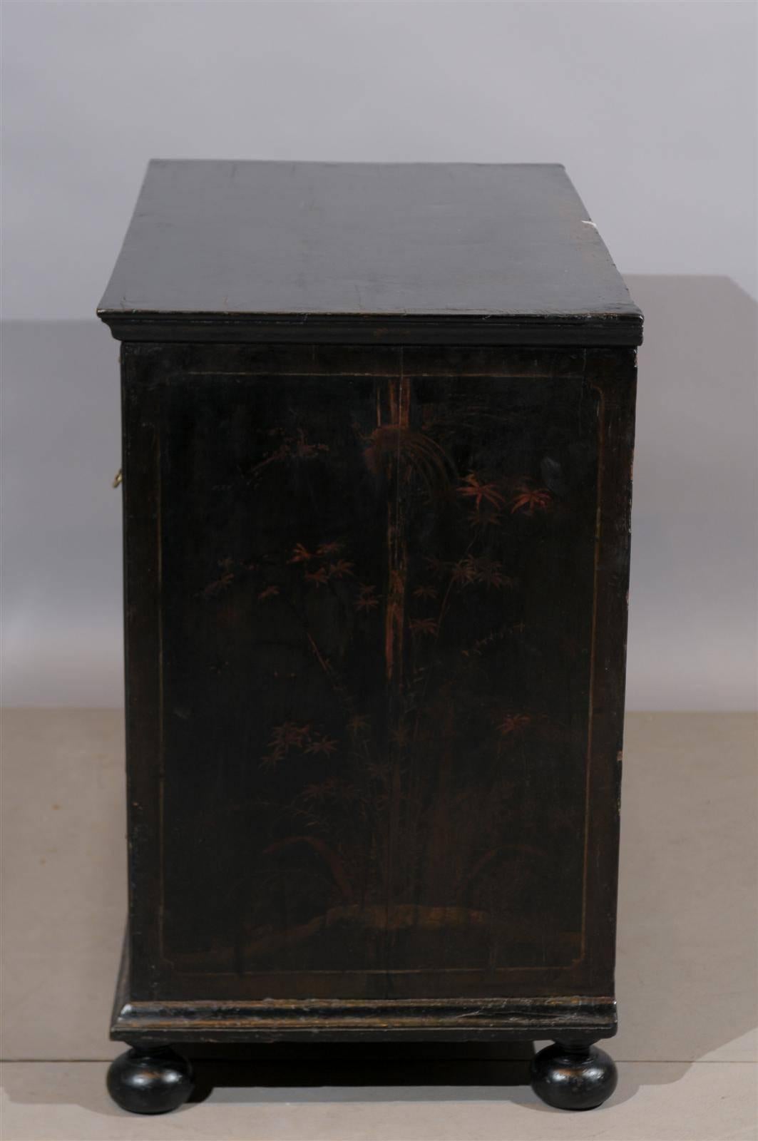 18th Century English Chinoiserie Lacquered Chest with Bun Feet and Five Drawers 4