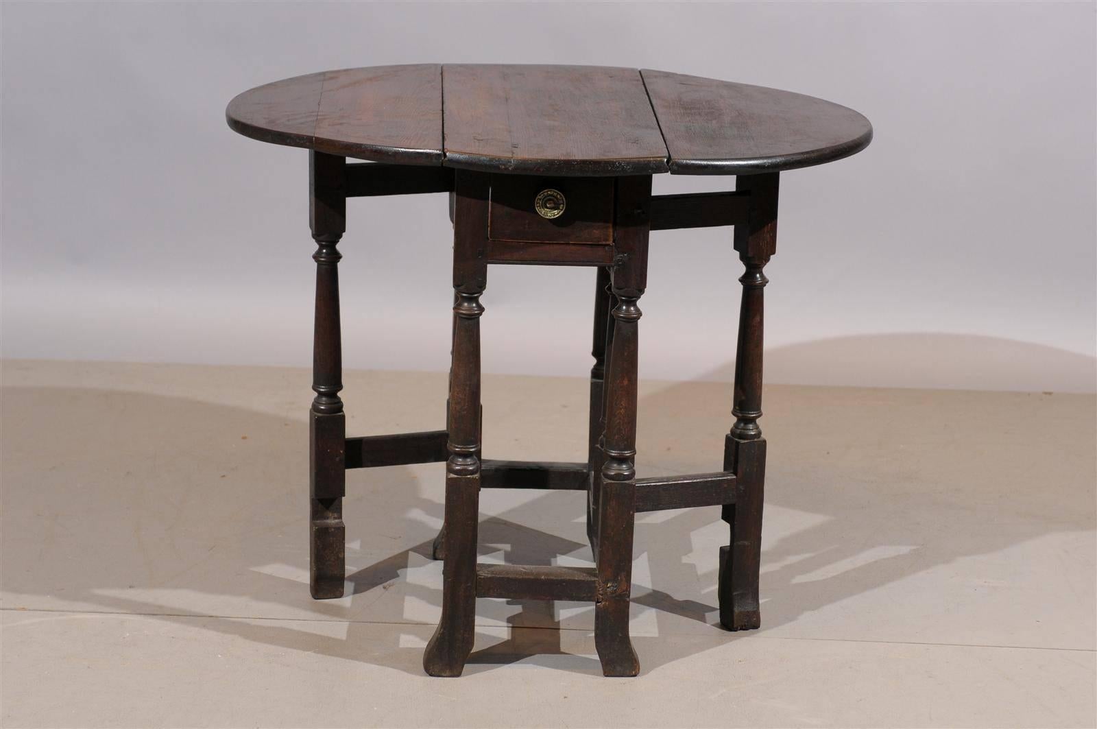 William and Mary Petite 18th Century English Oak Gate Table