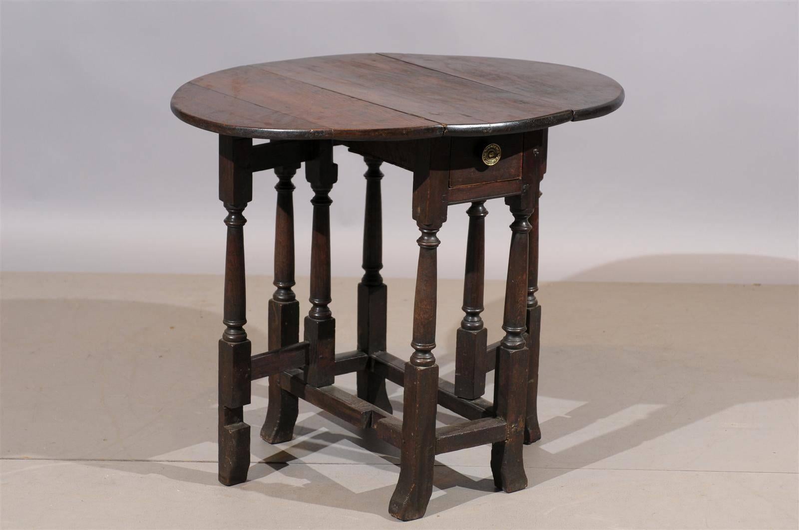 Petite 18th Century English Oak Gate Table In Good Condition In Atlanta, GA