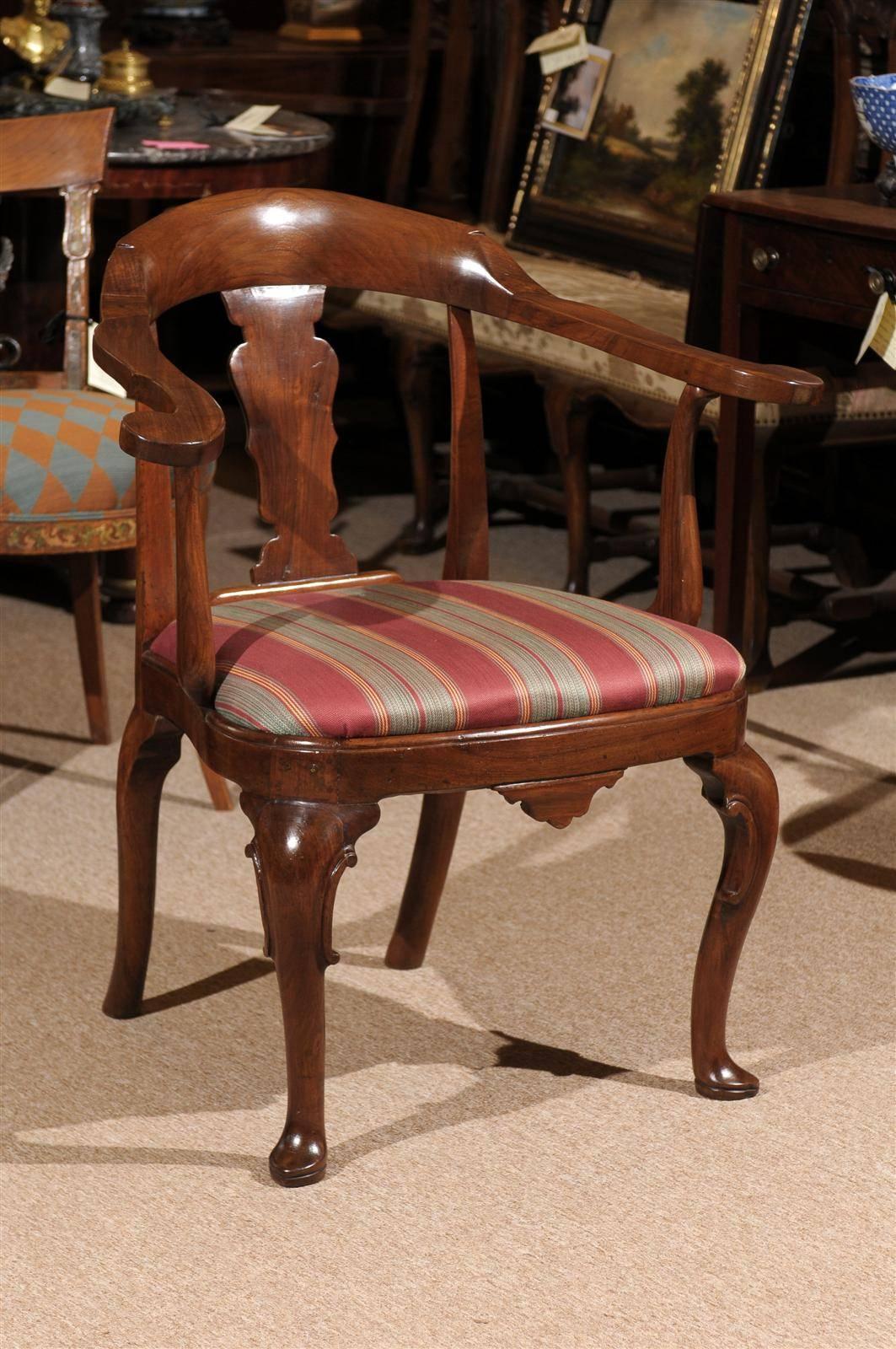Late 18th century Italian desk chair in walnut with curved back, shaped back splat, cabriole legs and pad feet.