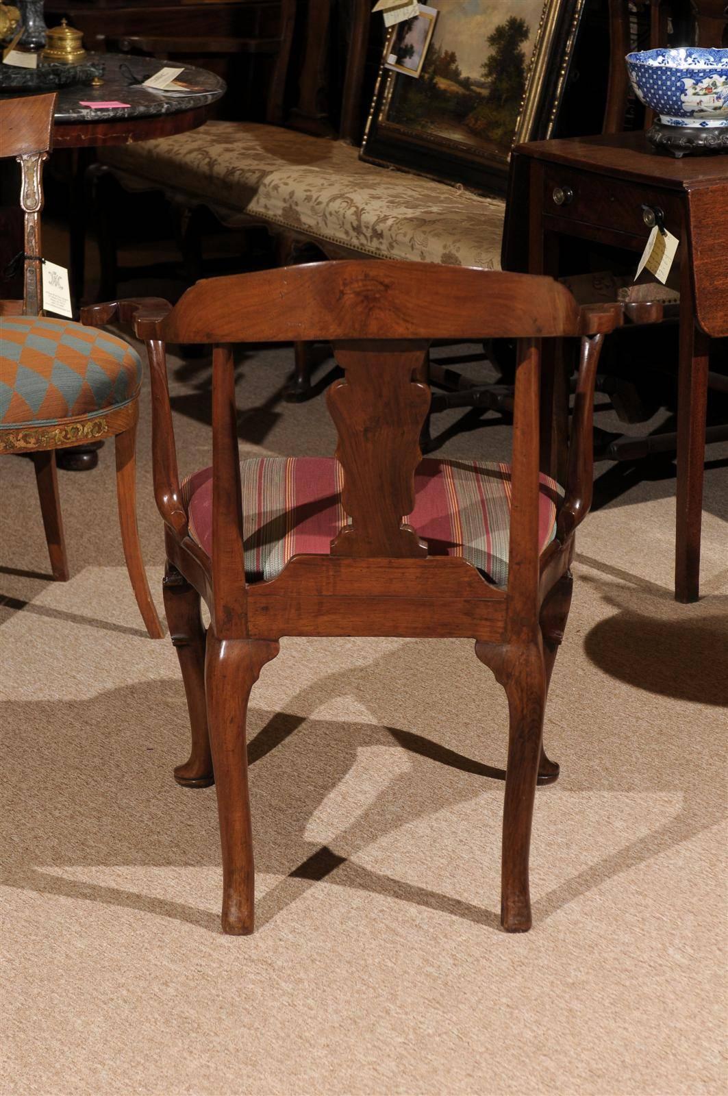 Walnut Desk Chair with Cabriole Leg and Pad Feet, Italy, Late 18th Century 1
