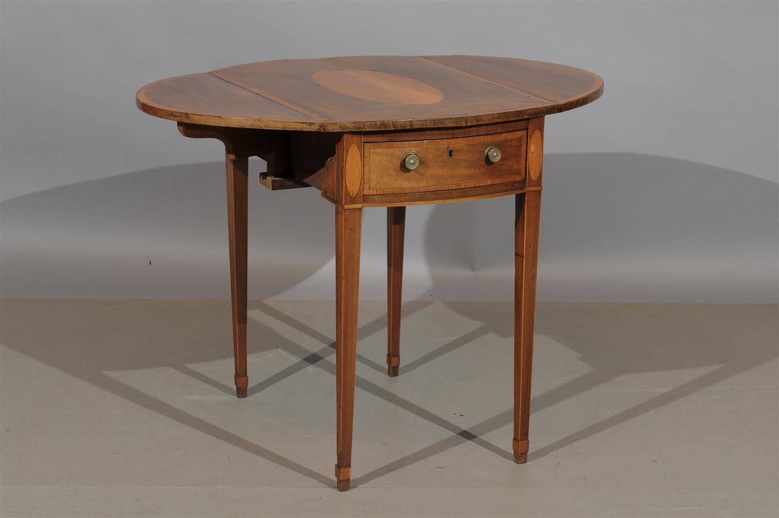 Late 18th Century English George III Mahogany Pembroke with Inlay in Satinwood In Excellent Condition In Atlanta, GA