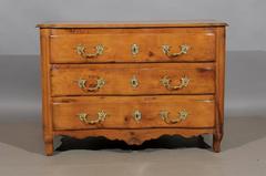 Commode à 3 tiroirs en bois fruitier français du début du 19e siècle