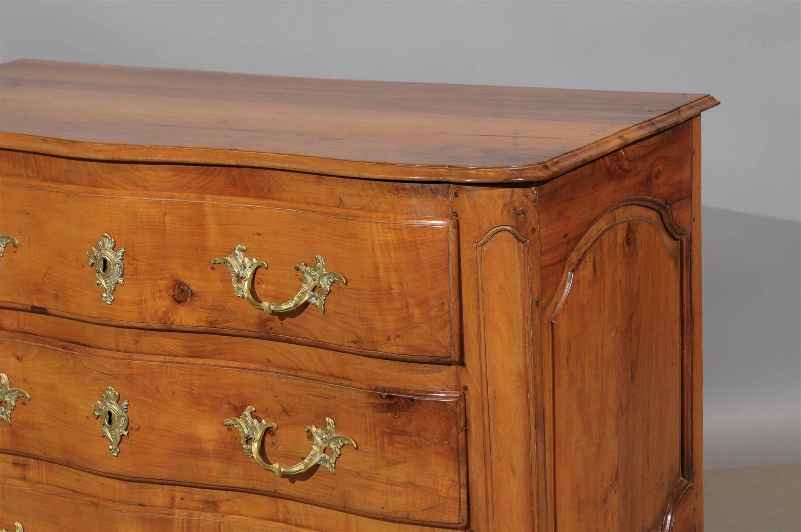 Early 19th Century French Fruitwood Serpentine Front Commode with 3 Drawers For Sale 5