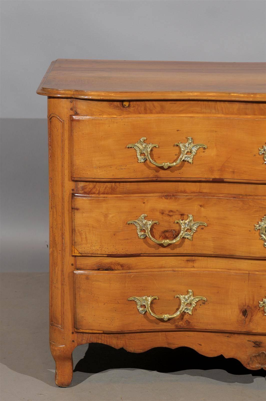 Early 19th Century French Fruitwood Serpentine Front Commode with 3 Drawers For Sale 6