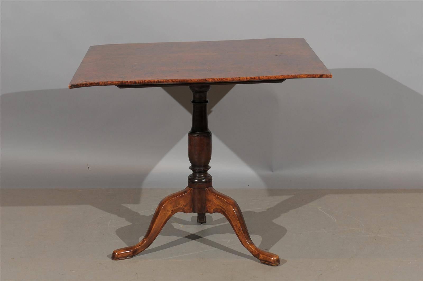 Swedish Tilt-Top Table in Burled Wood, circa 1800-1820 (Frühes 19. Jahrhundert)