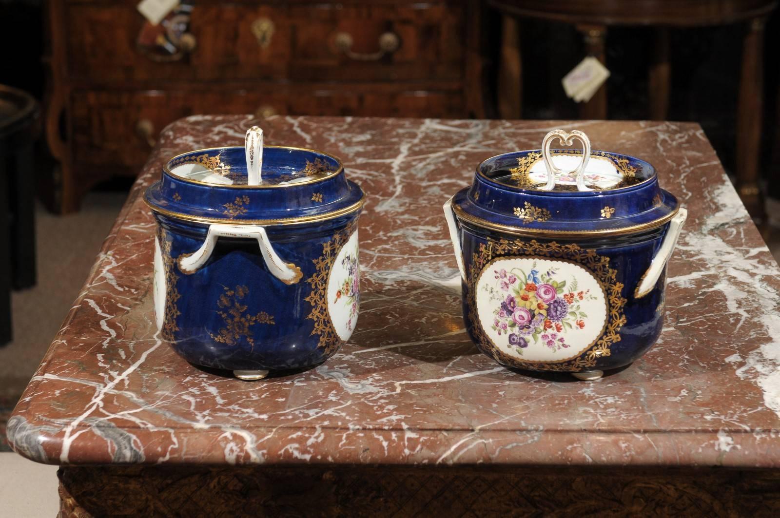 Late 18th Century Pair of Cobalt Blue Worcester Fruit Coolers, England, circa 1780 For Sale