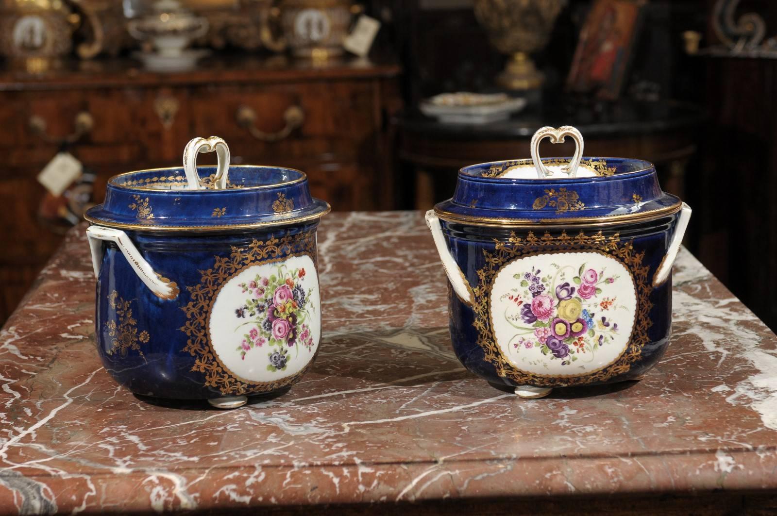 Paire de rafraîchisseurs de fruits Worcester bleu cobalt, Angleterre, vers 1780.