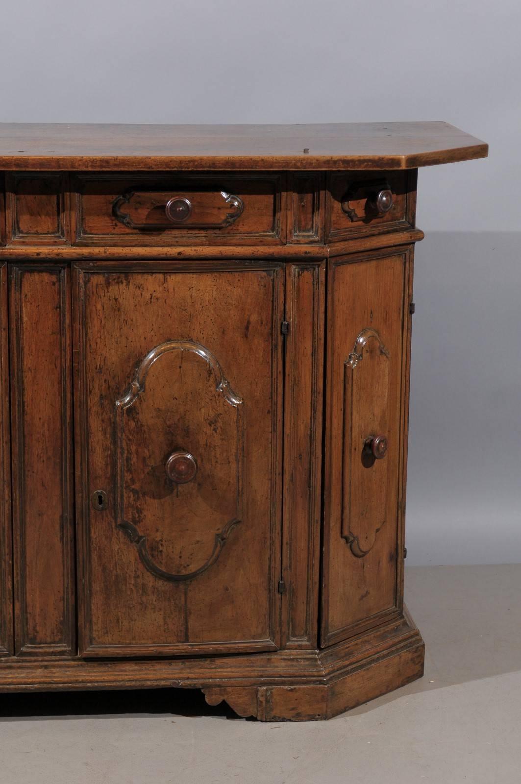 Italian 17th Century Walnut Credenza with Four Drawers and Cabinet Doors, Italy